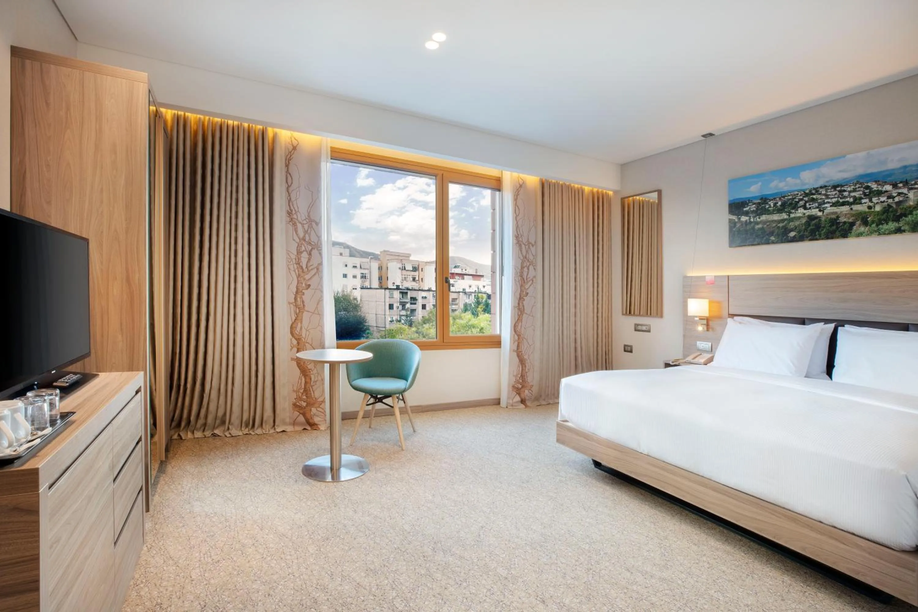 Property building, Bed in Hilton Garden Inn Tirana