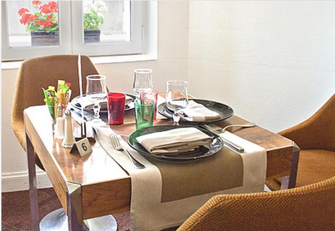 Restaurant/places to eat in Logis Hôtel de France restaurant le Lucullus