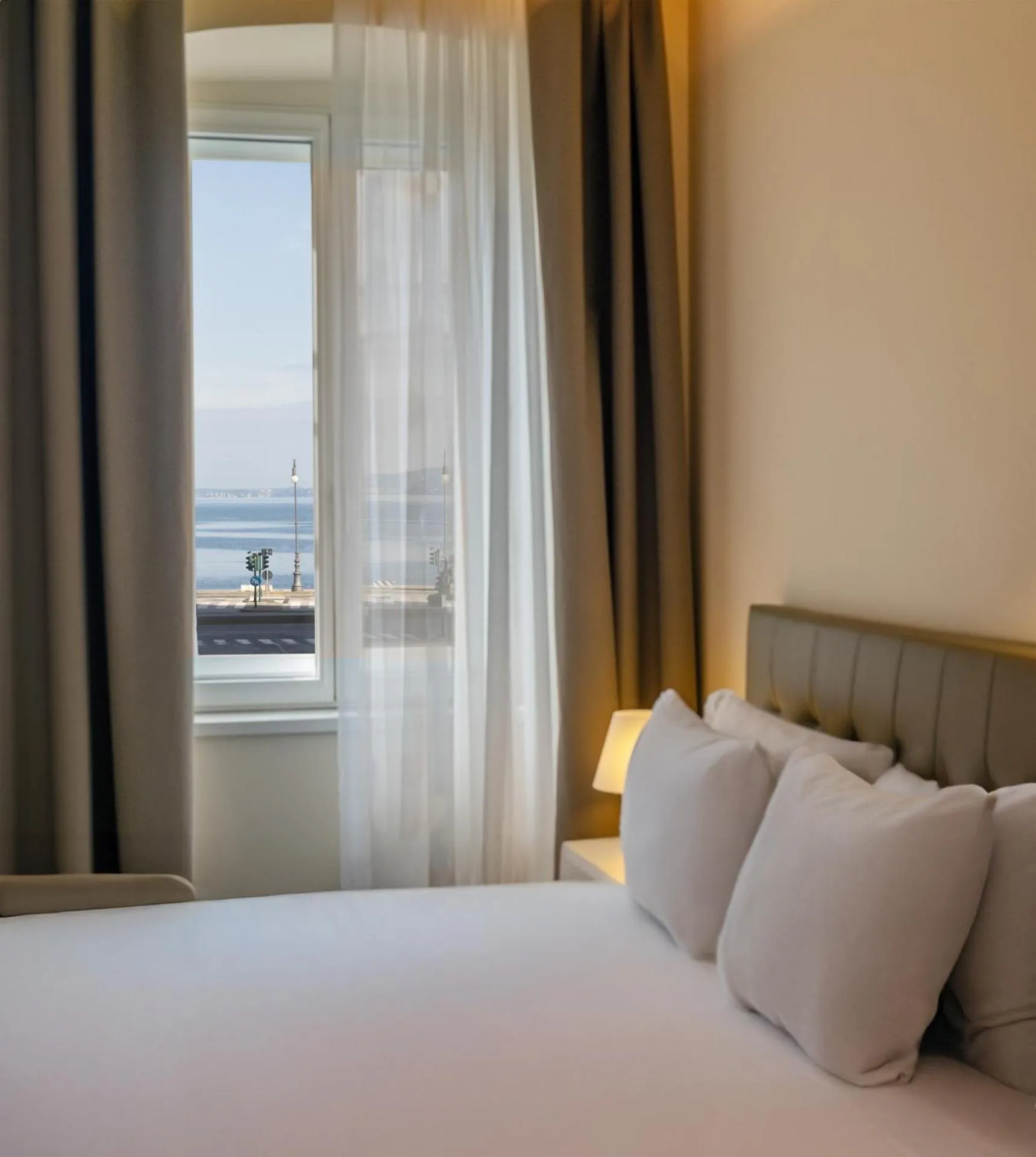 View (from property/room), Bed in Hotel Vis à Vis