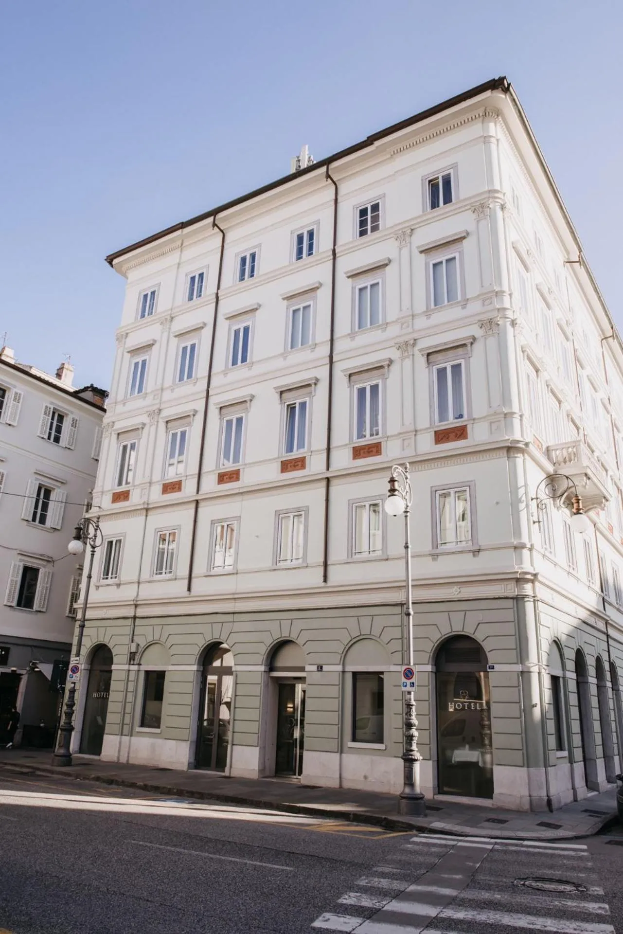 Property building in Hotel Vis à Vis