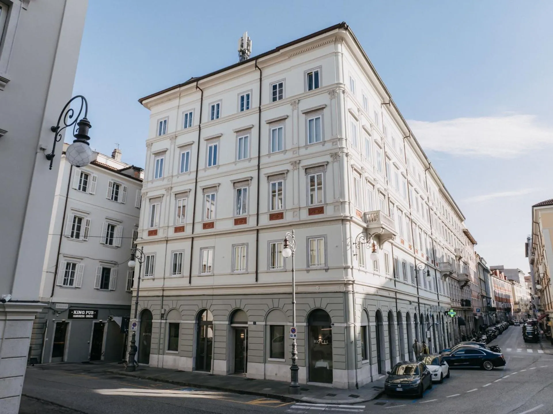 Property building in Hotel Vis à Vis