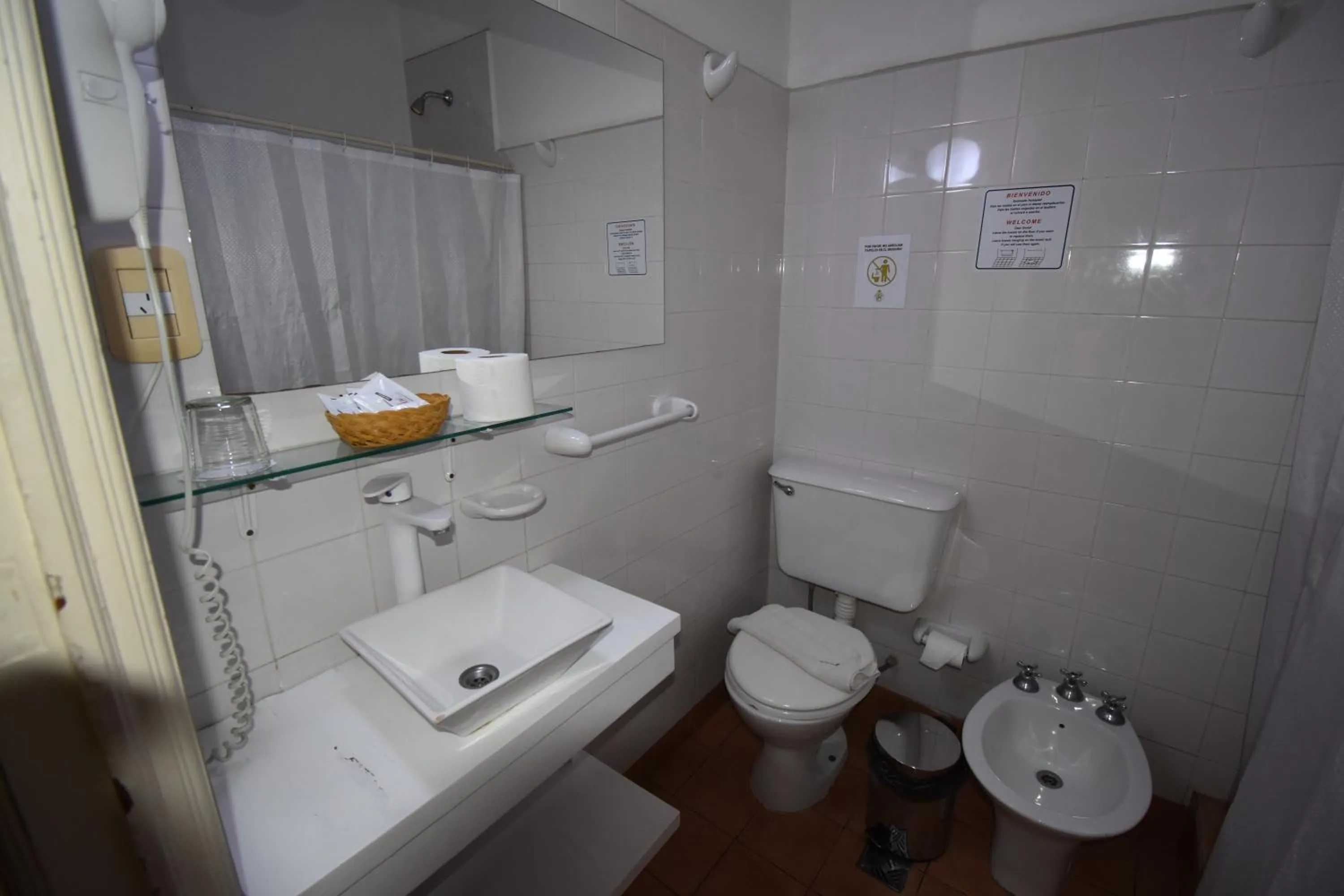 Shower in Hotel Plaza