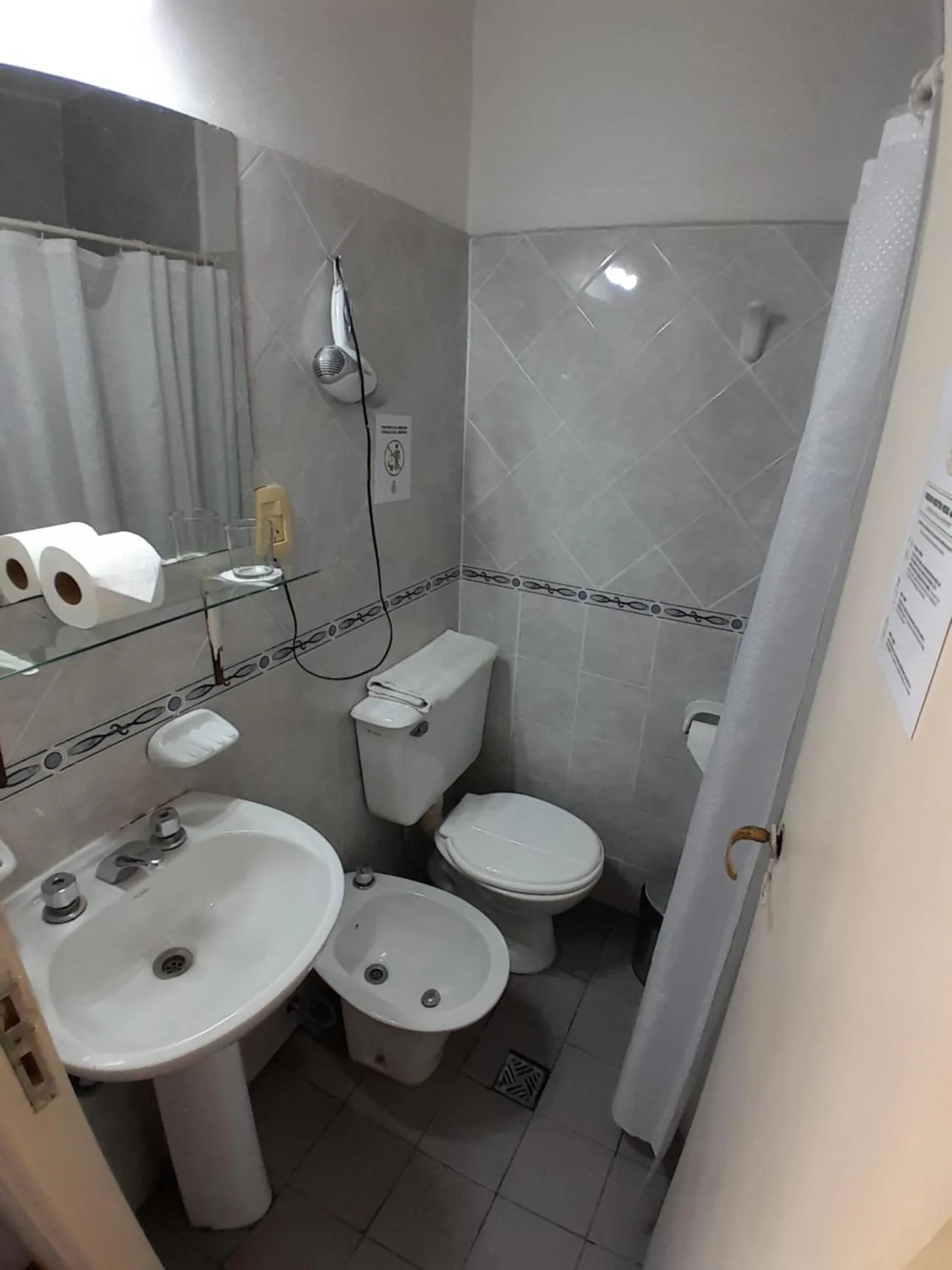 Shower in Hotel Plaza