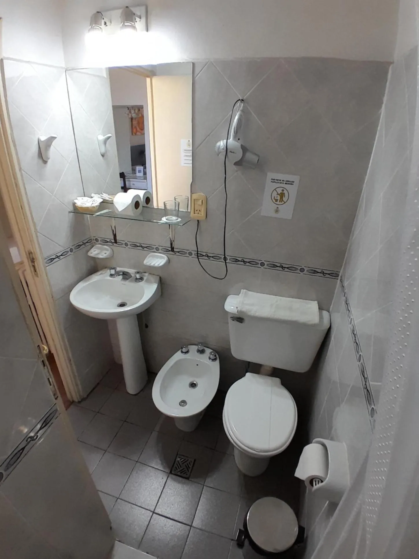 Shower in Hotel Plaza