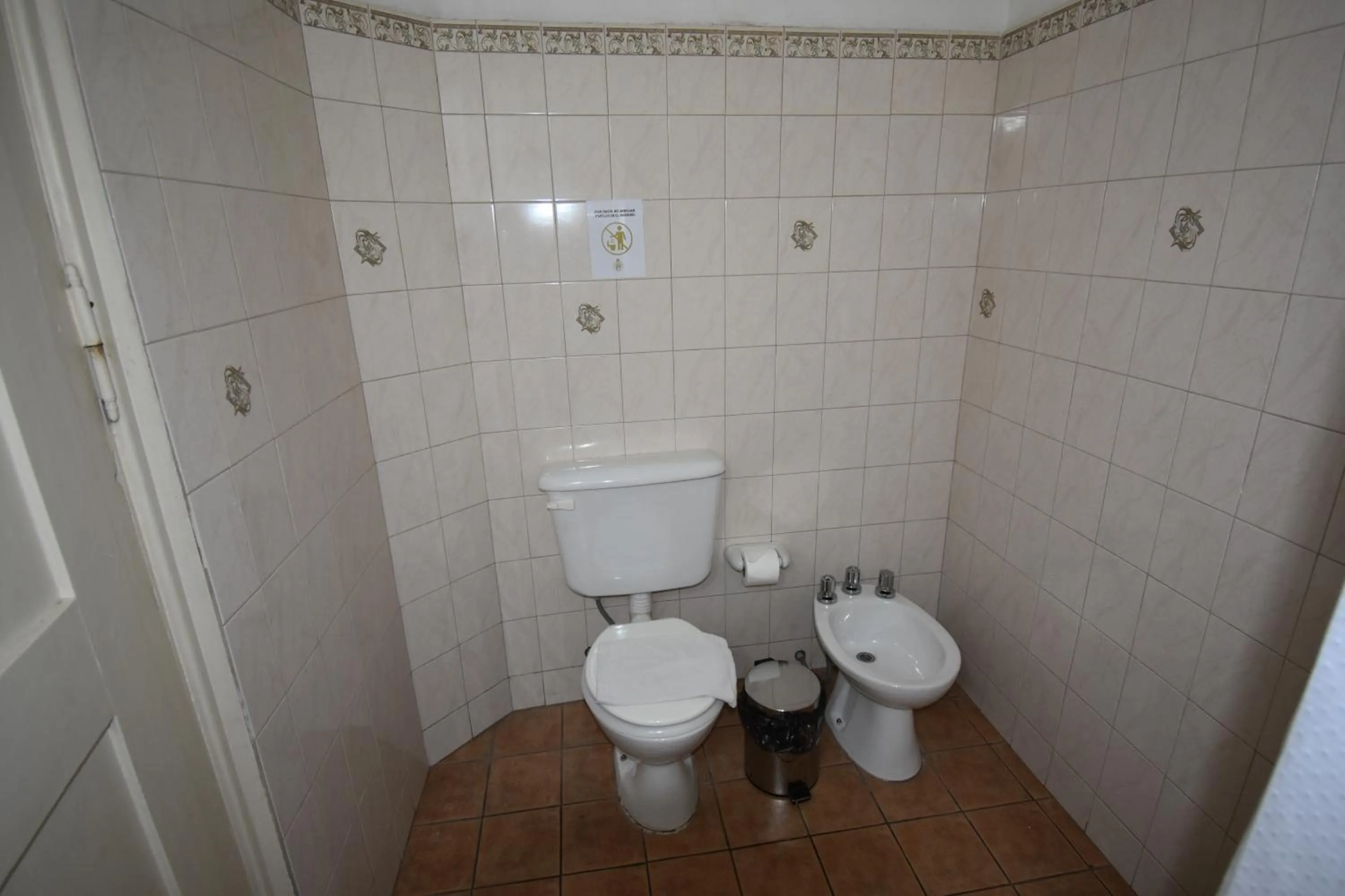 Toilet in Hotel Plaza