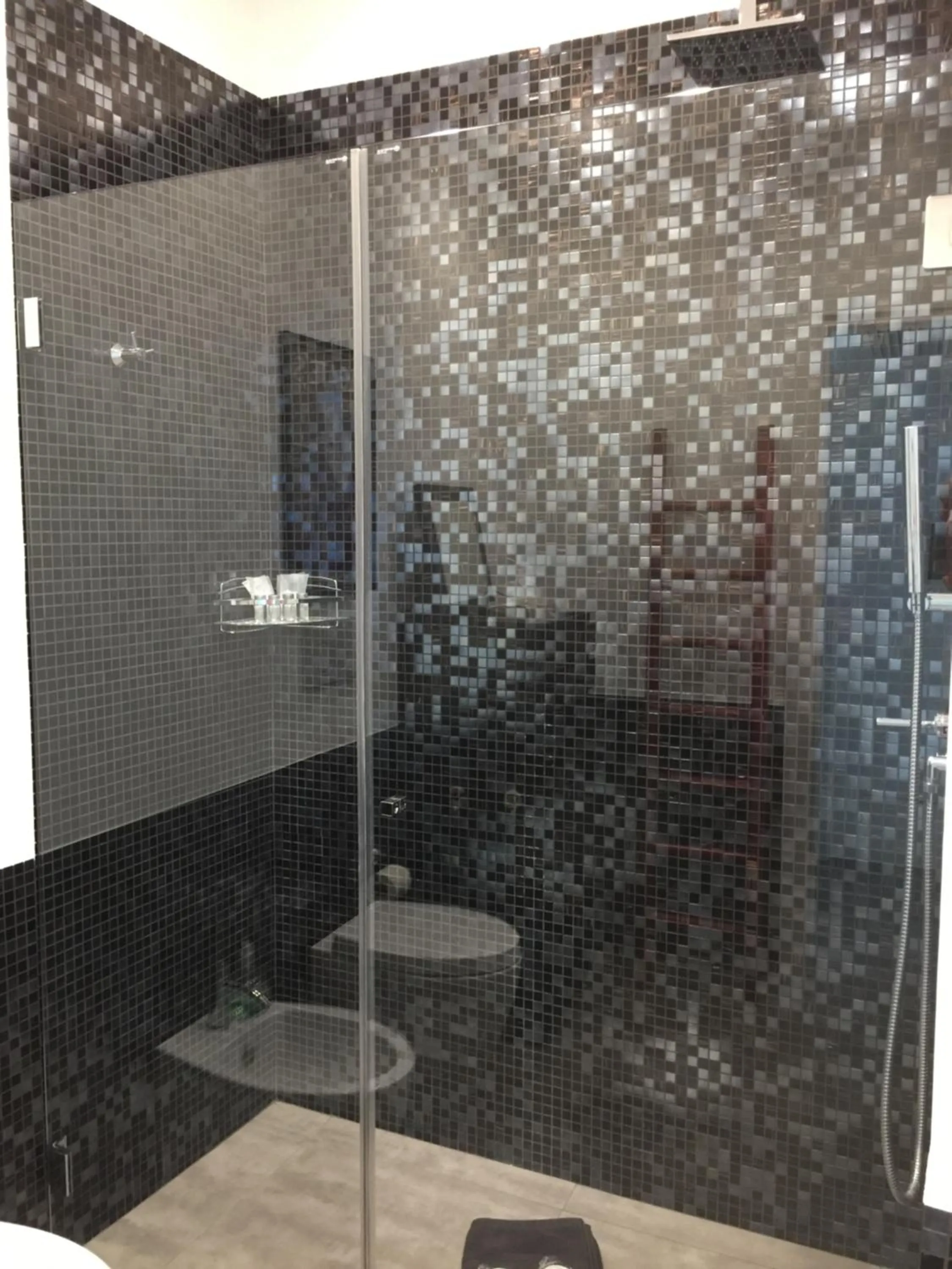 Shower in Niclas Luxury Apartments EUR