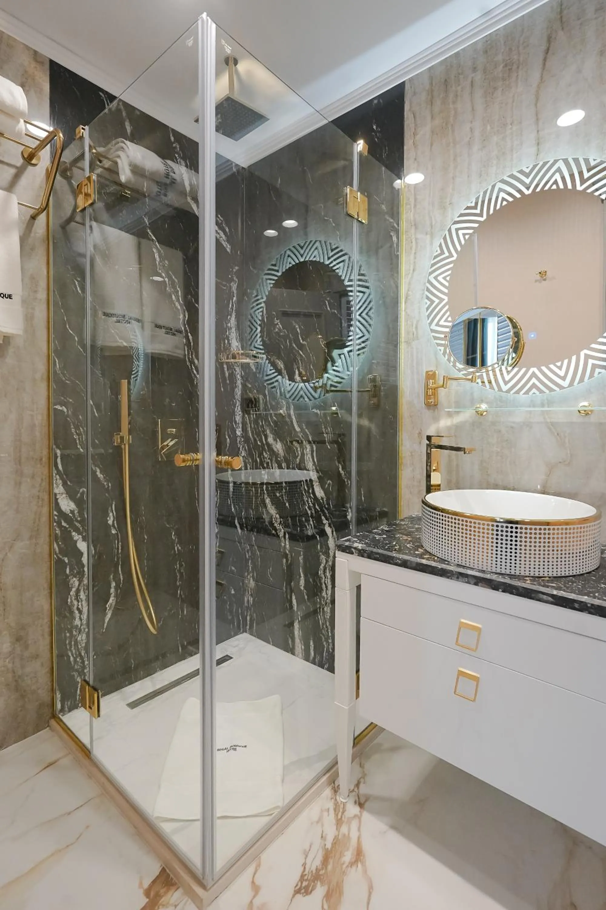 W Regal Boutique Hotel&Spa