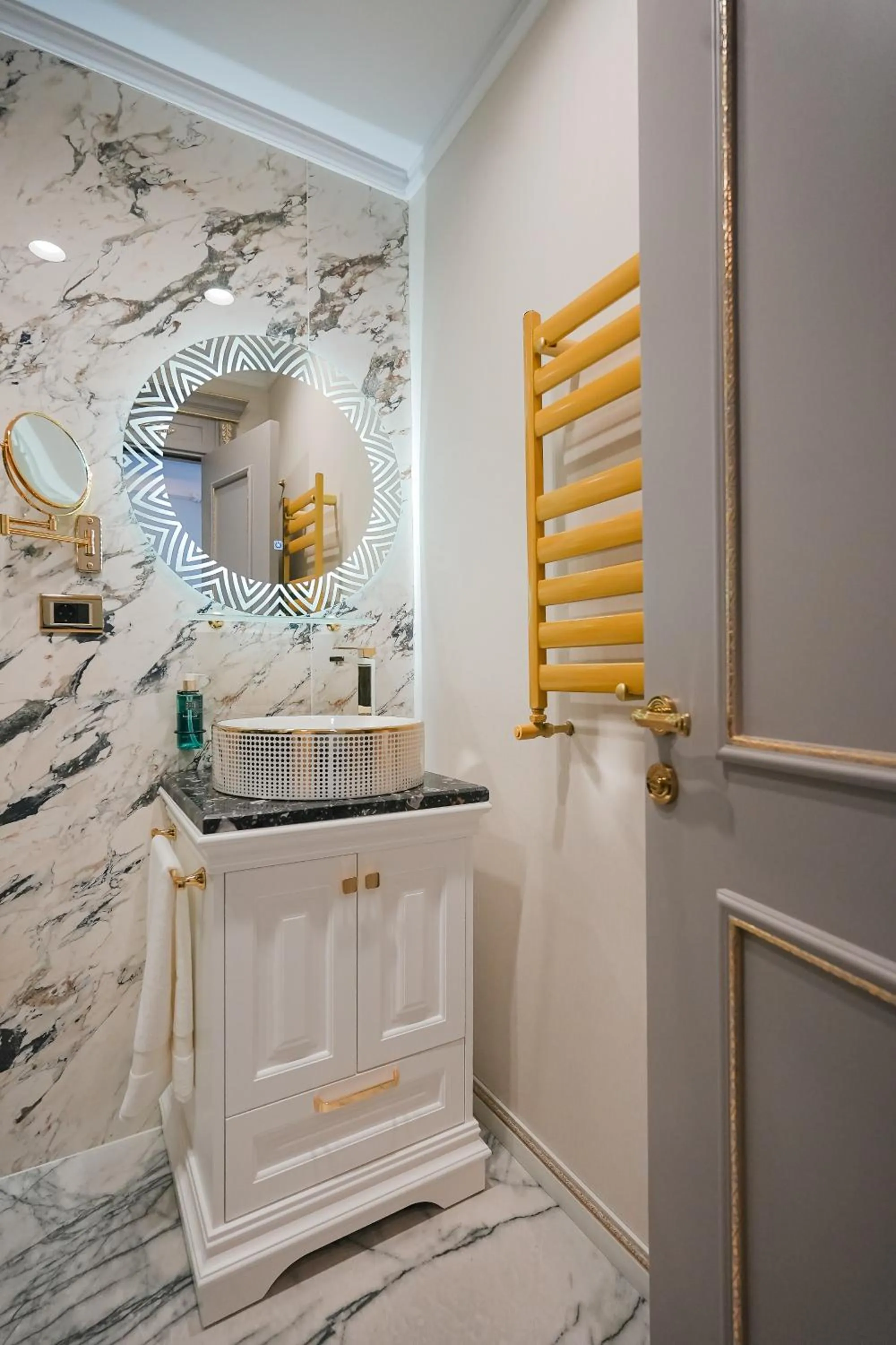 W Regal Boutique Hotel&Spa