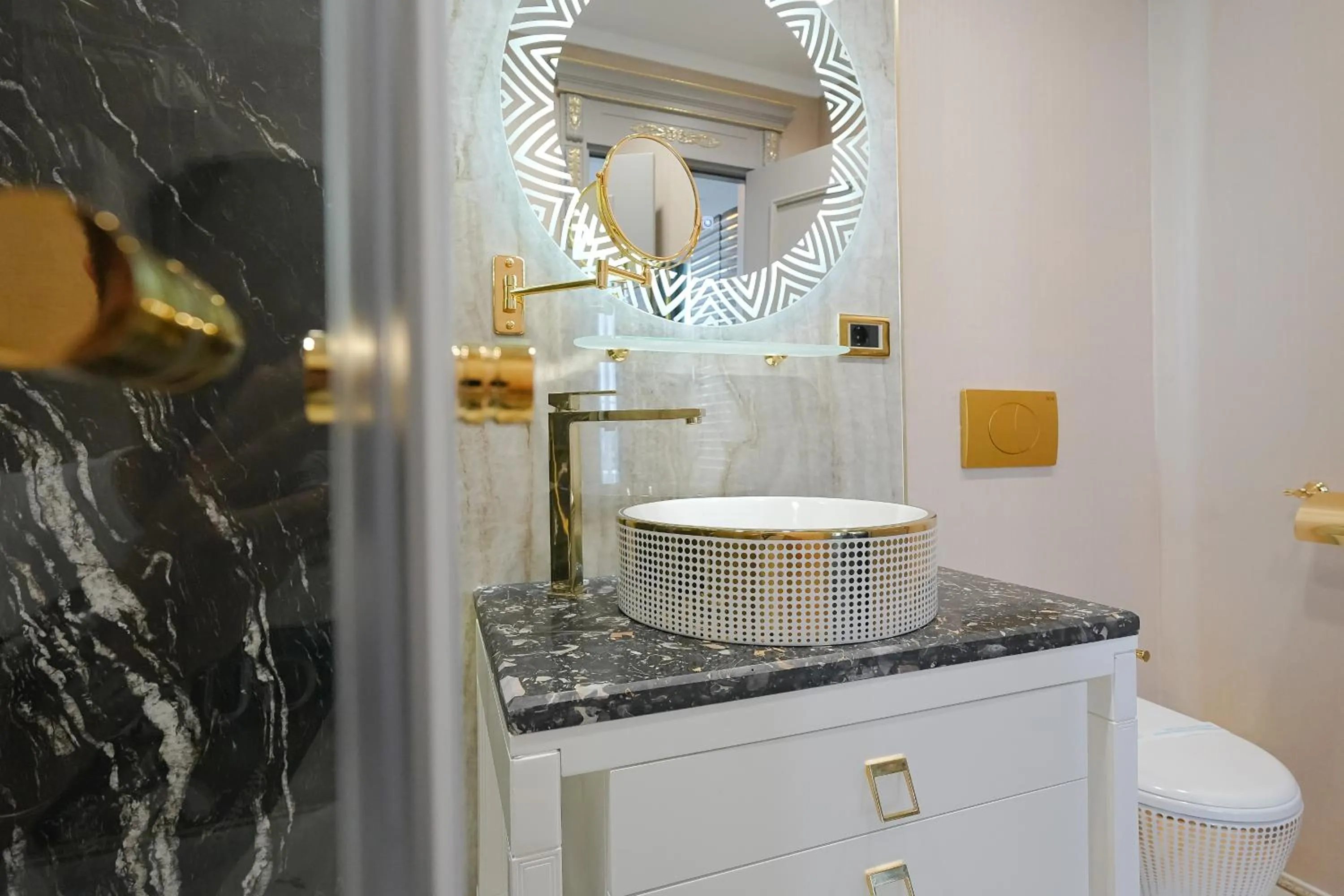 W Regal Boutique Hotel&Spa