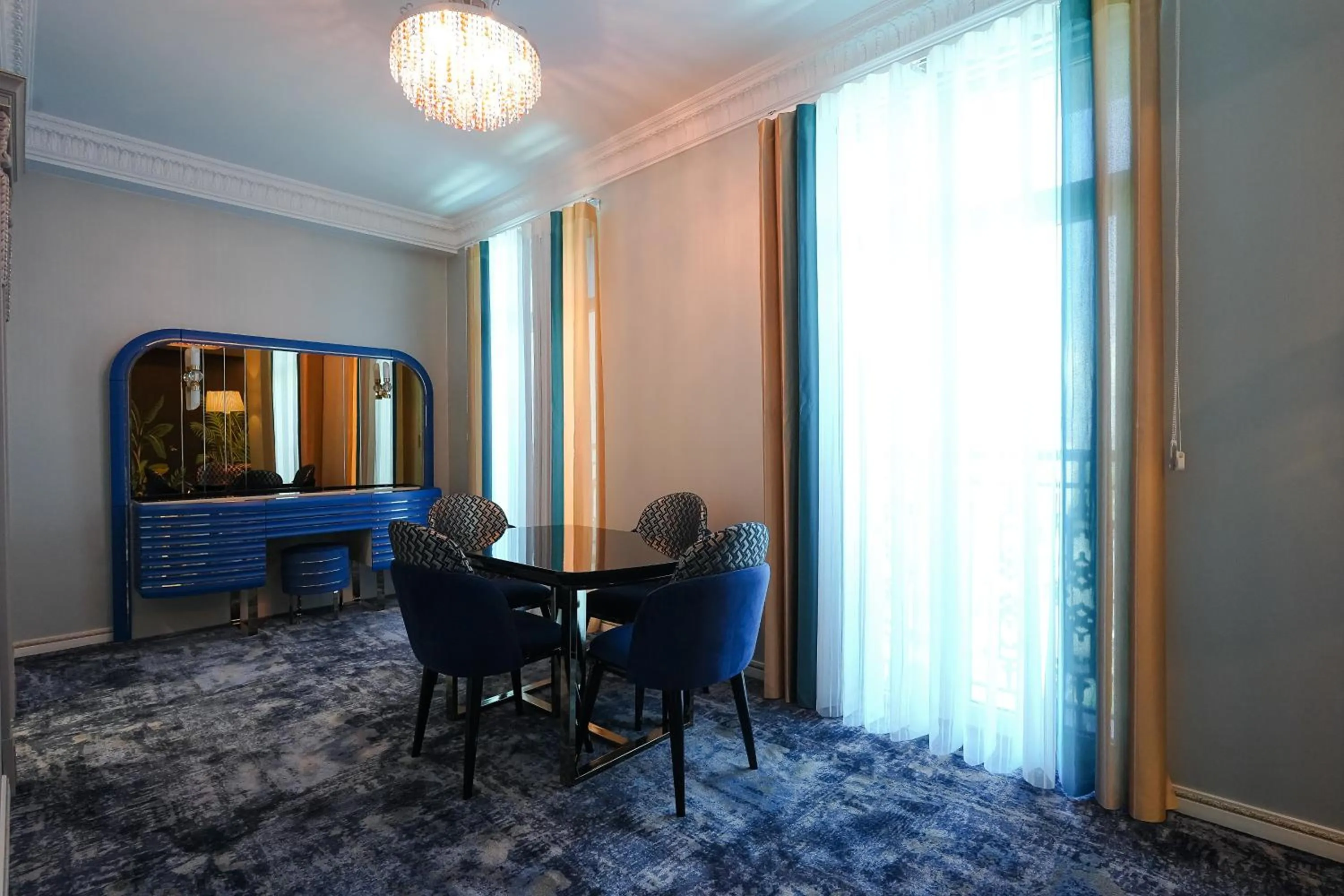 W Regal Boutique Hotel&Spa