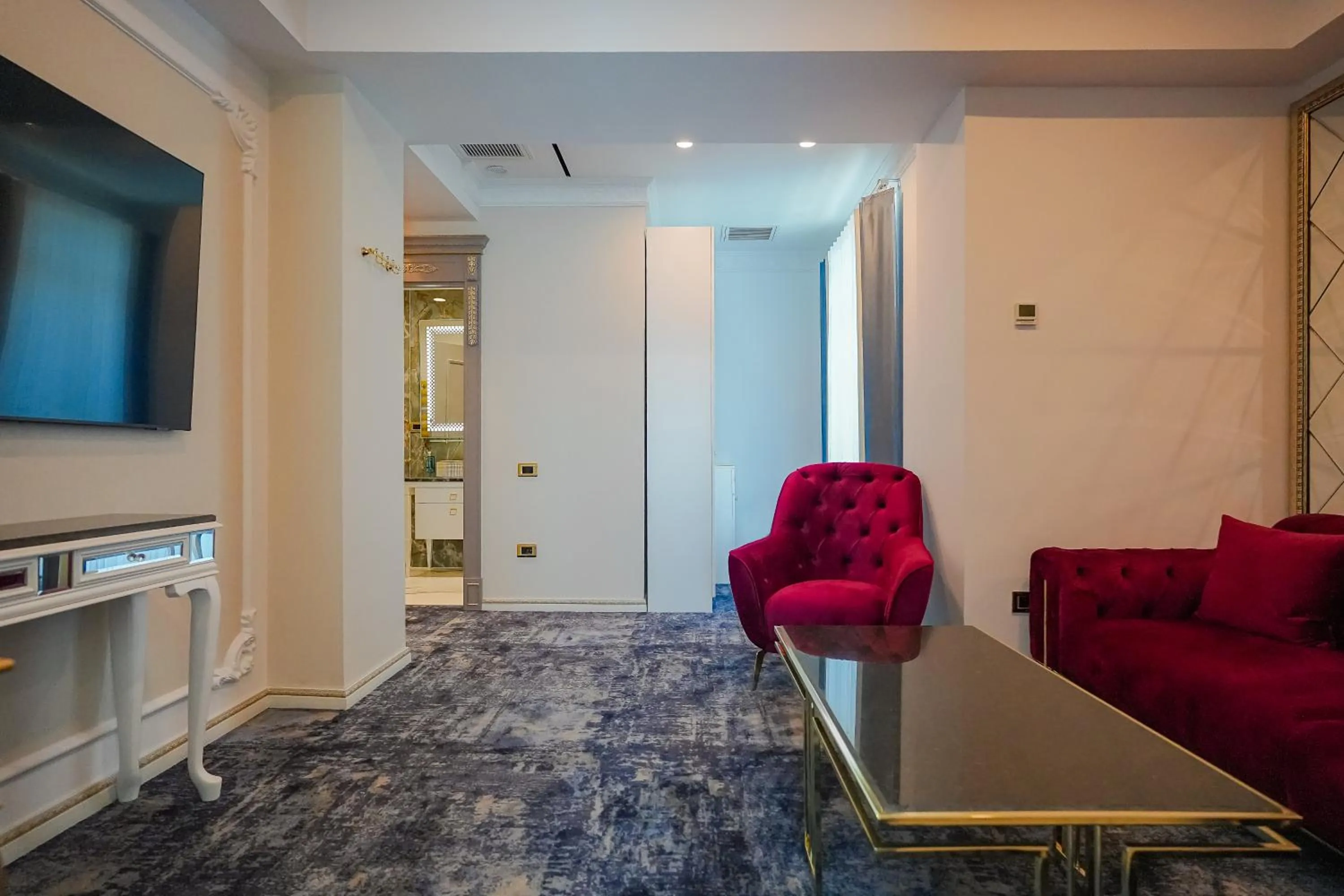 W Regal Boutique Hotel&Spa