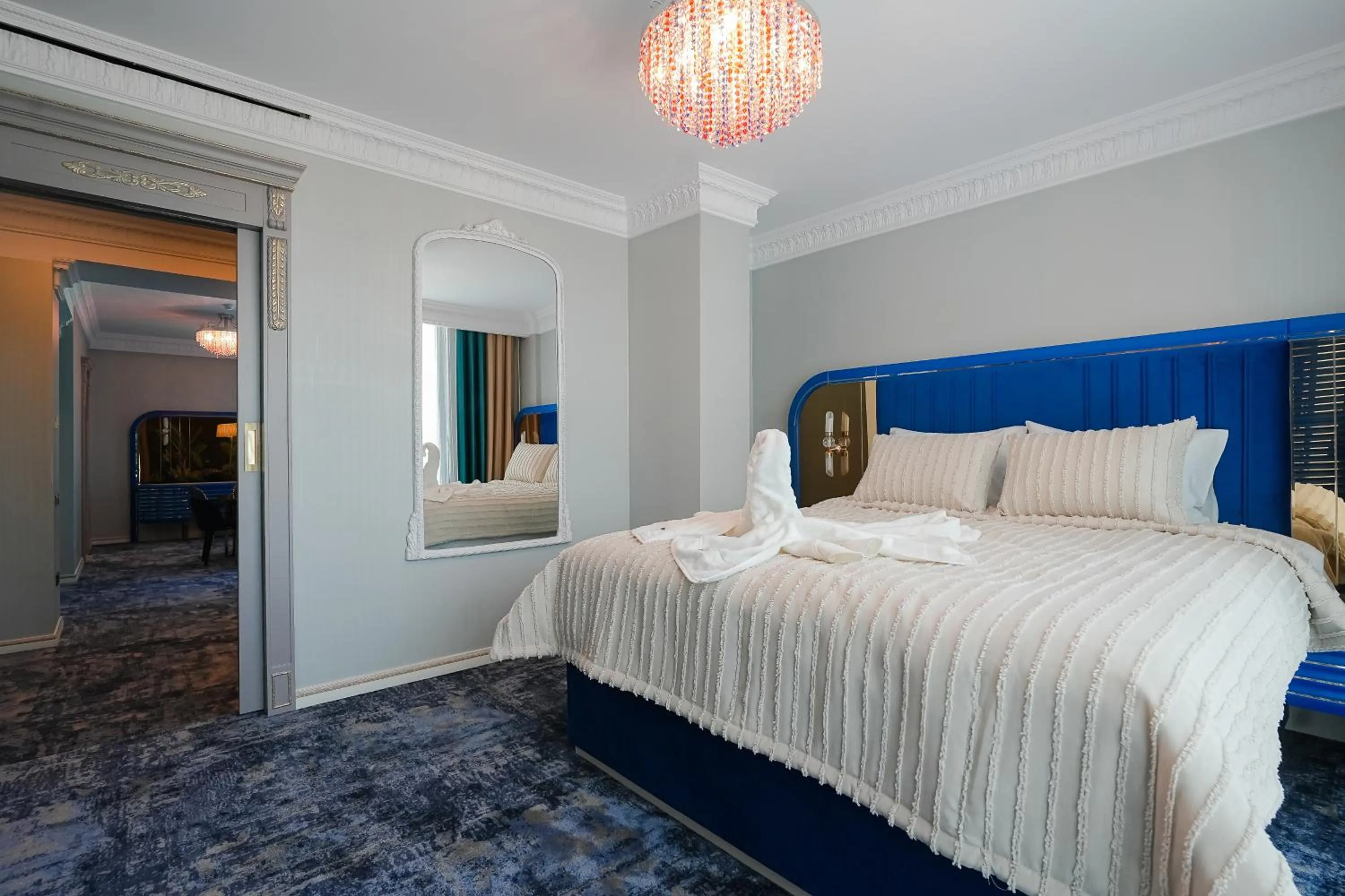 Bed in W Regal Boutique Hotel&Spa