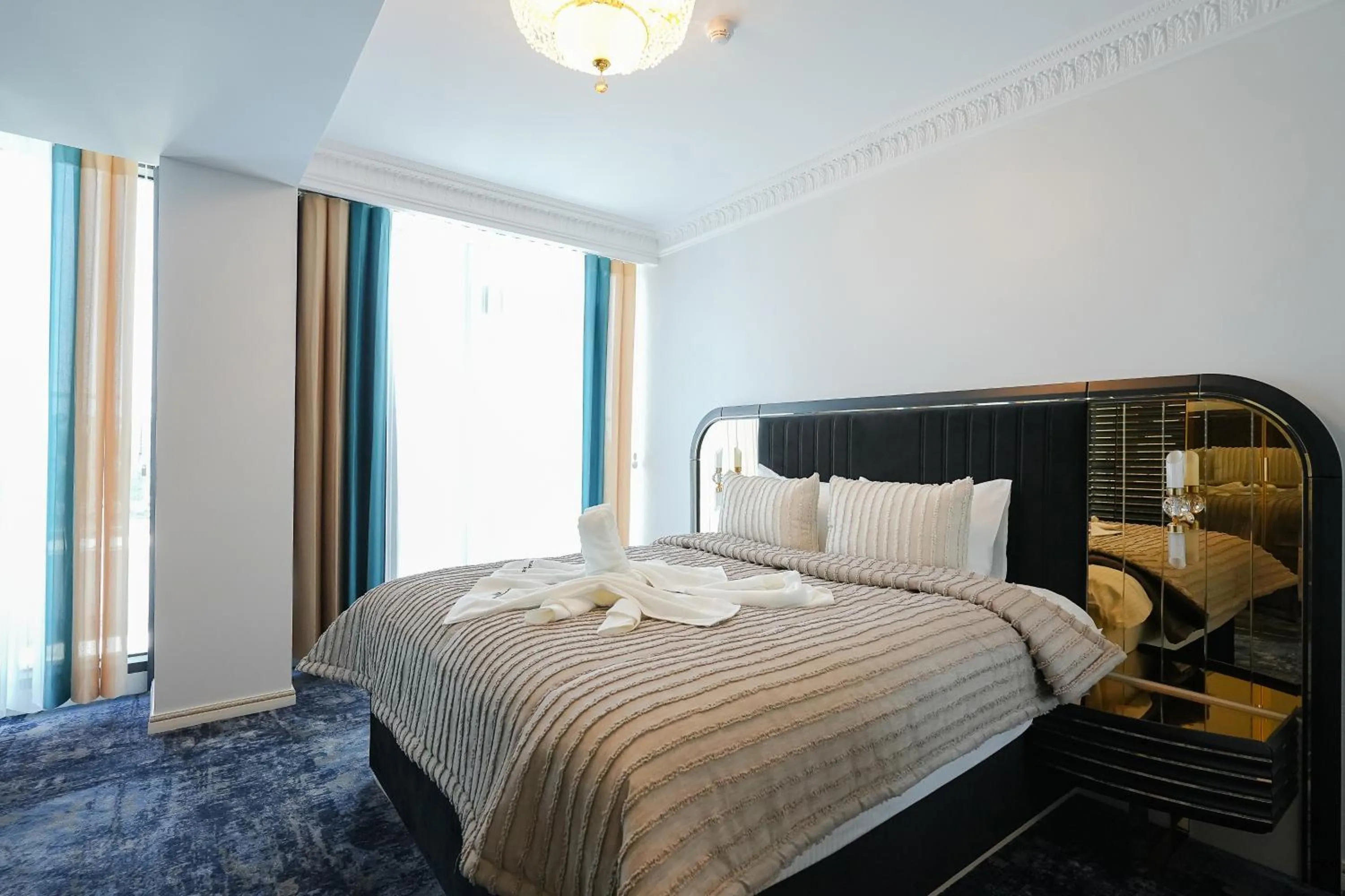 Bed in W Regal Boutique Hotel&Spa