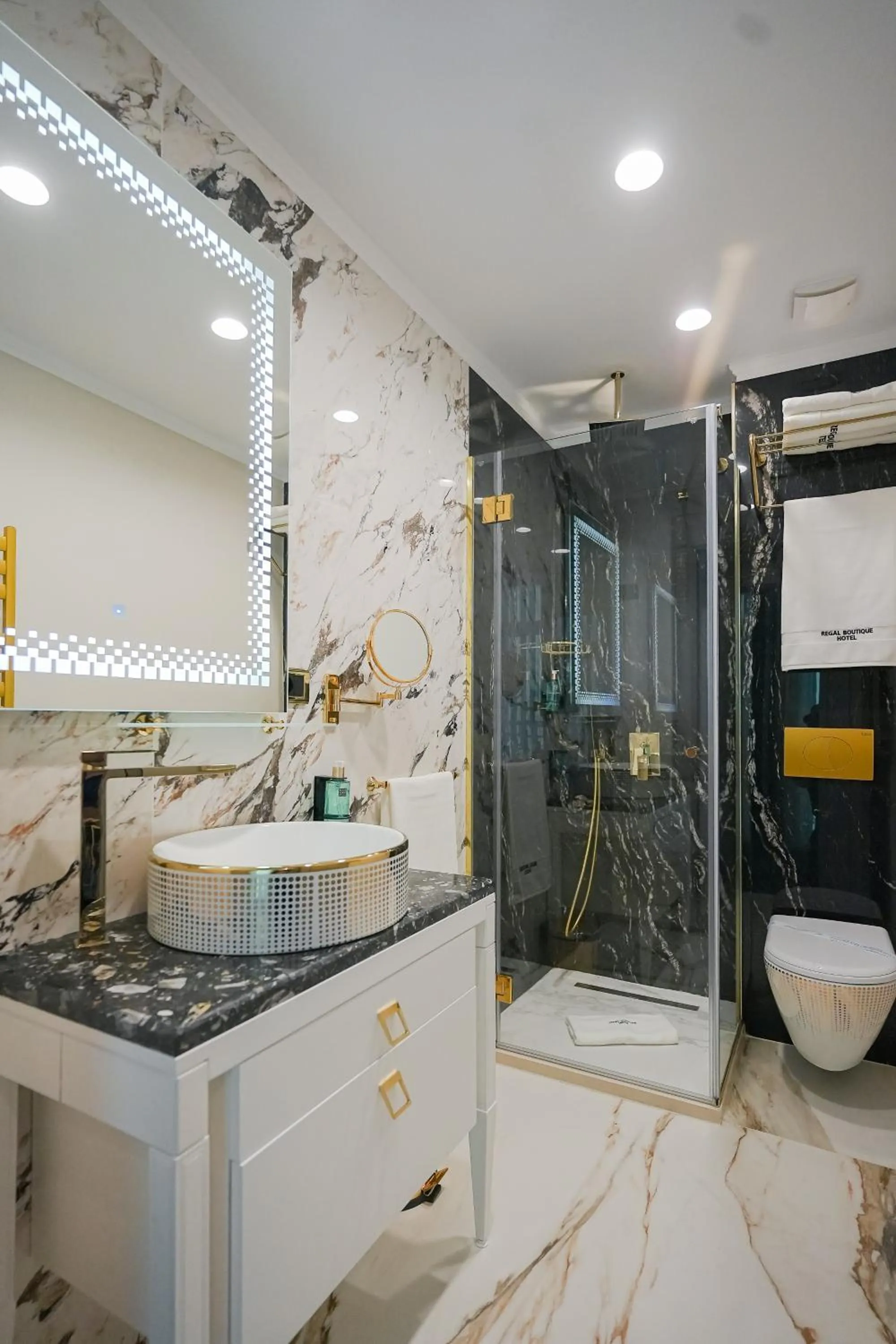 W Regal Boutique Hotel&Spa