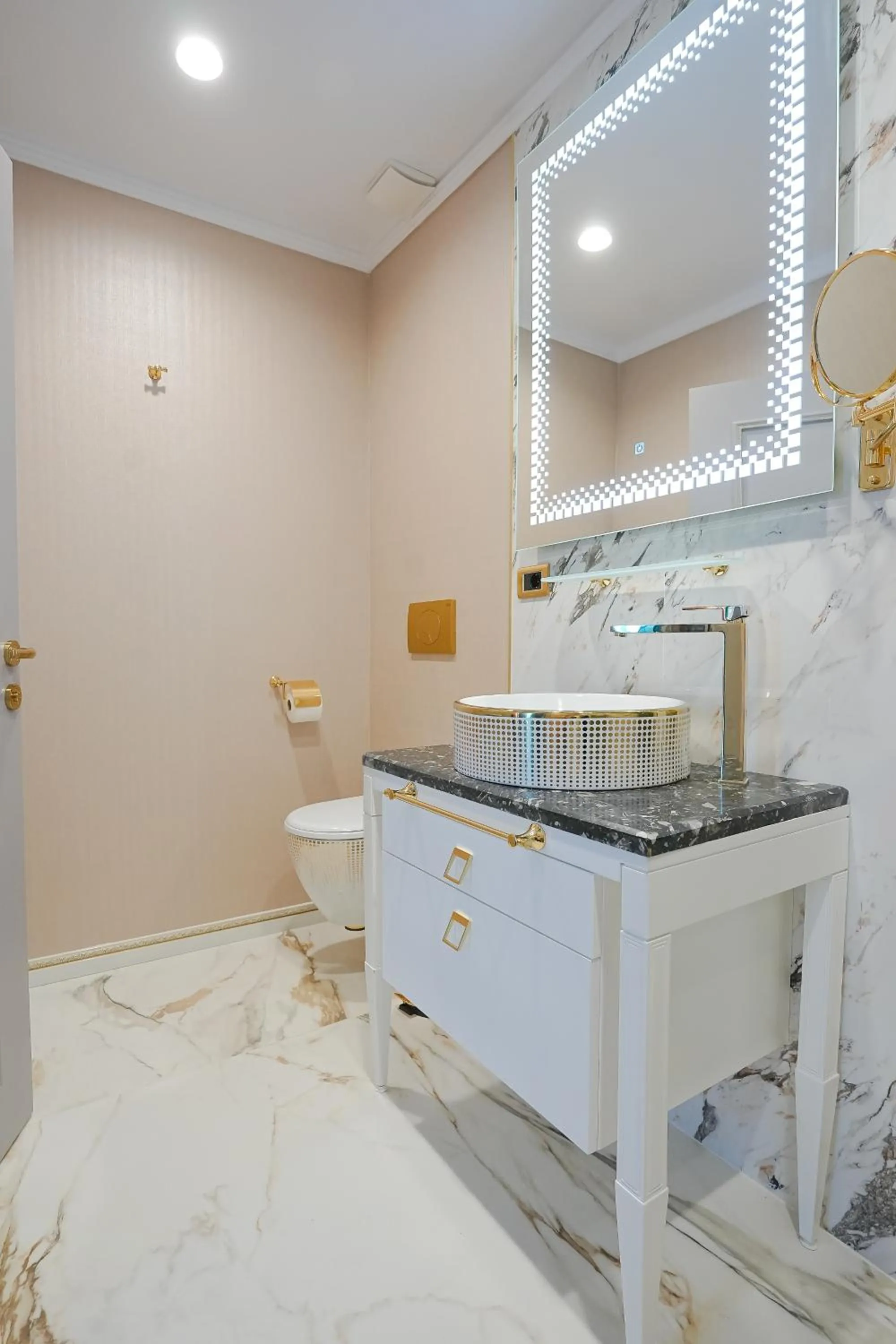 W Regal Boutique Hotel&Spa