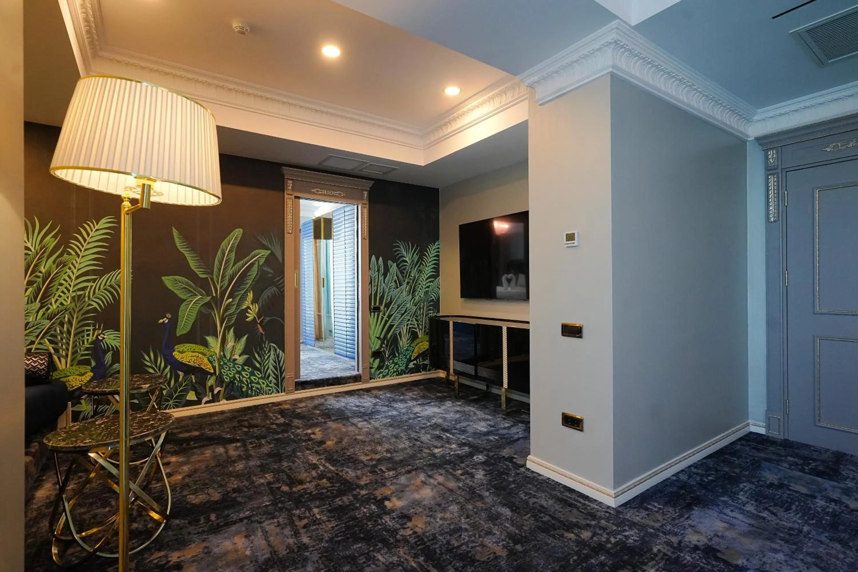 W Regal Boutique Hotel&Spa