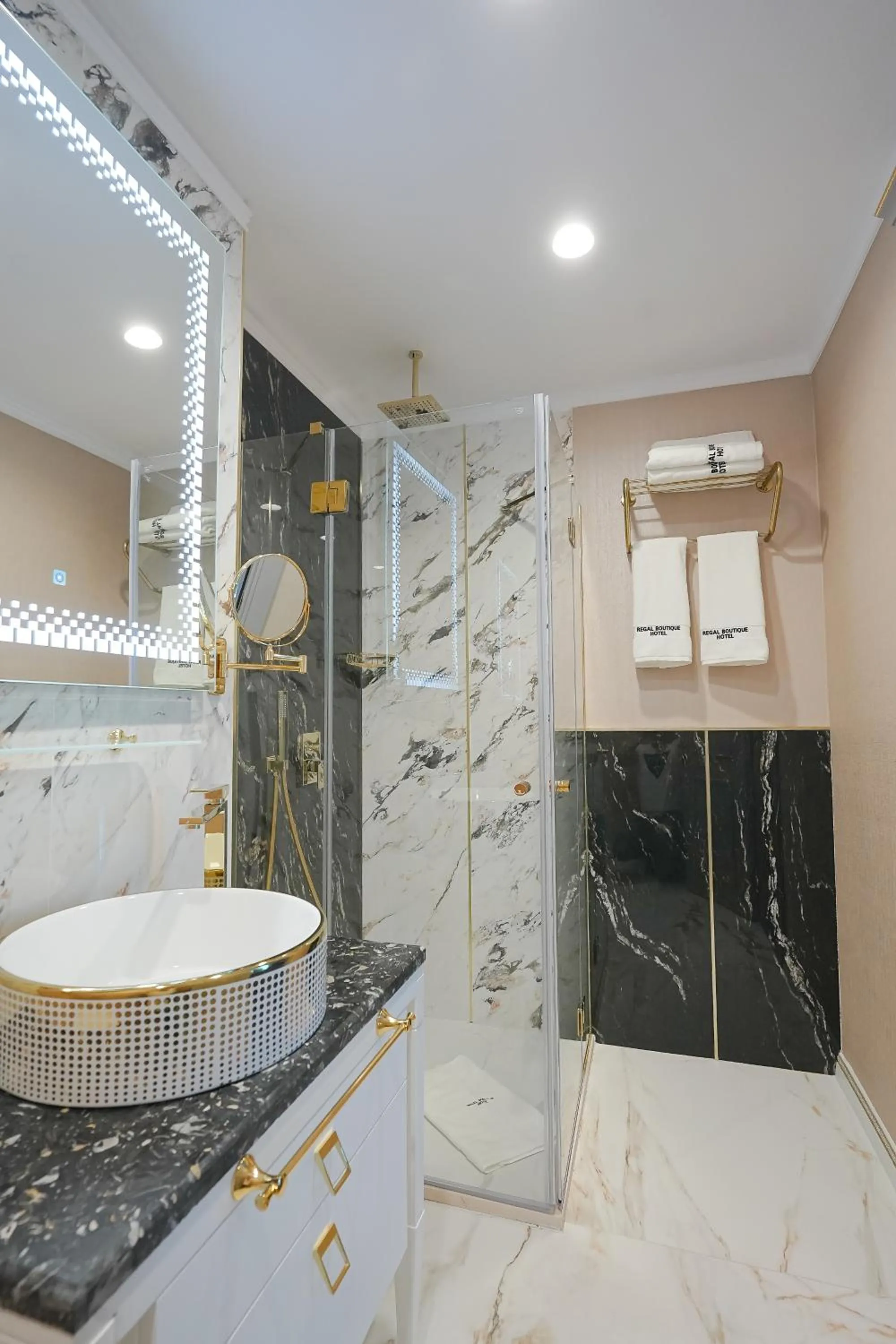 W Regal Boutique Hotel&Spa