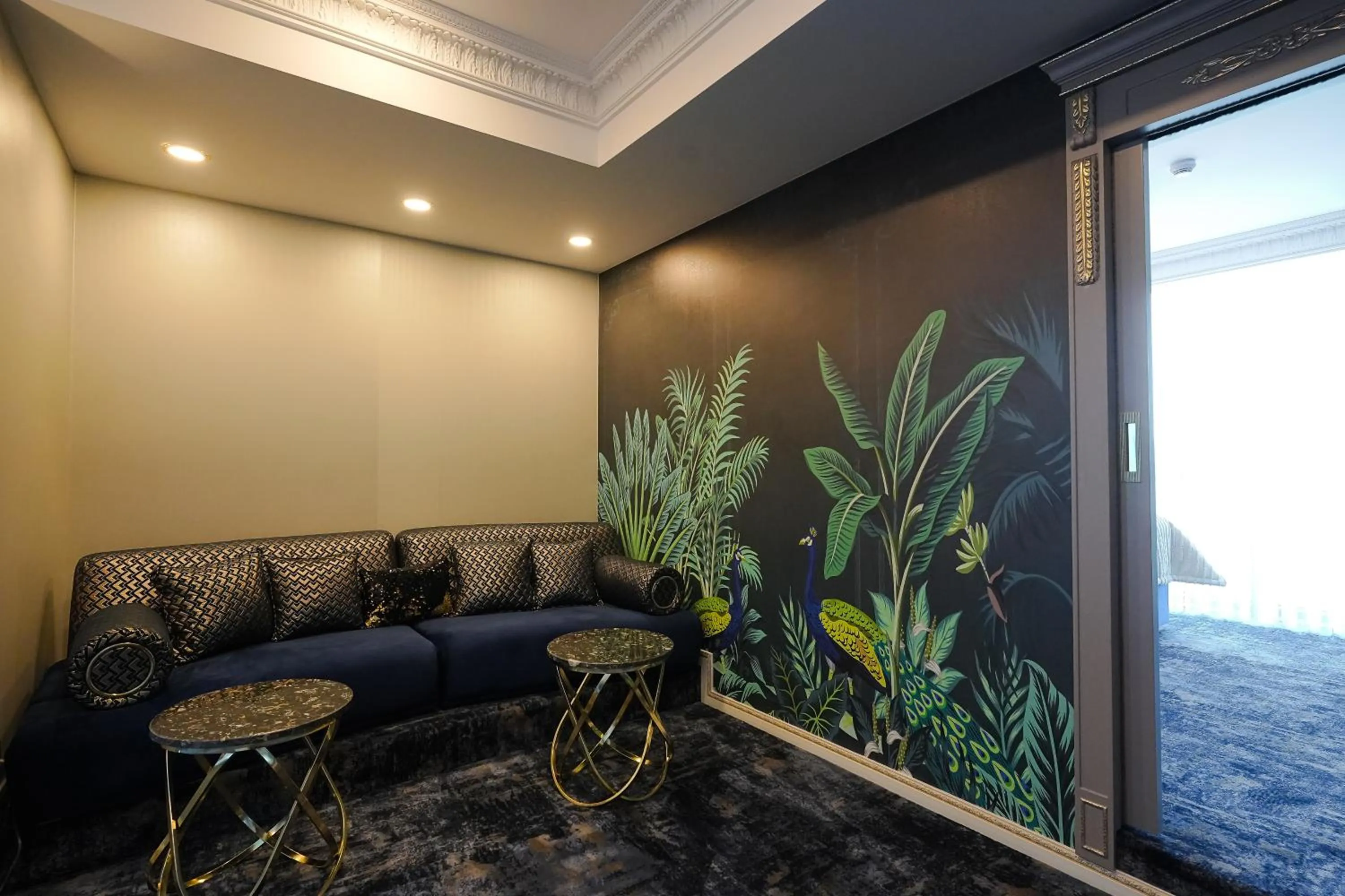 W Regal Boutique Hotel&Spa