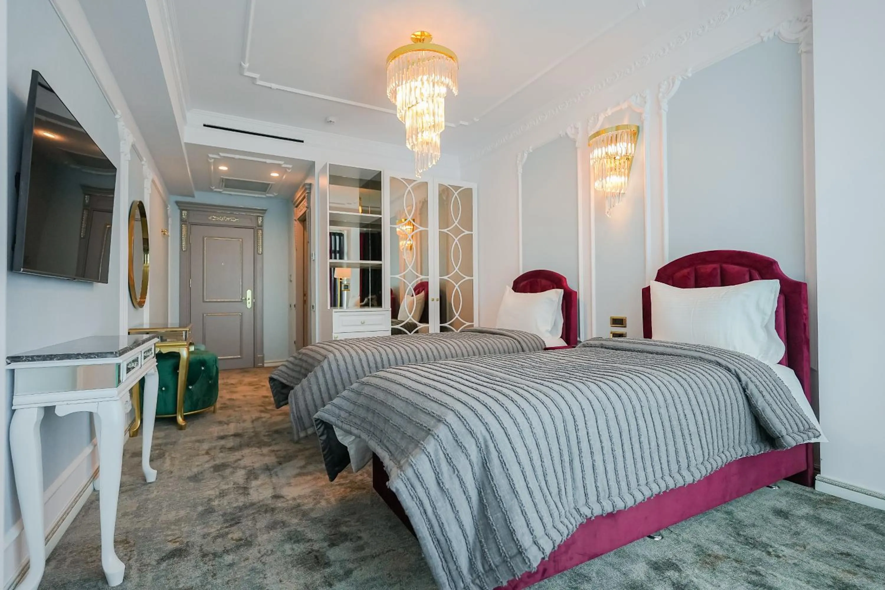 Bed in W Regal Boutique Hotel&Spa