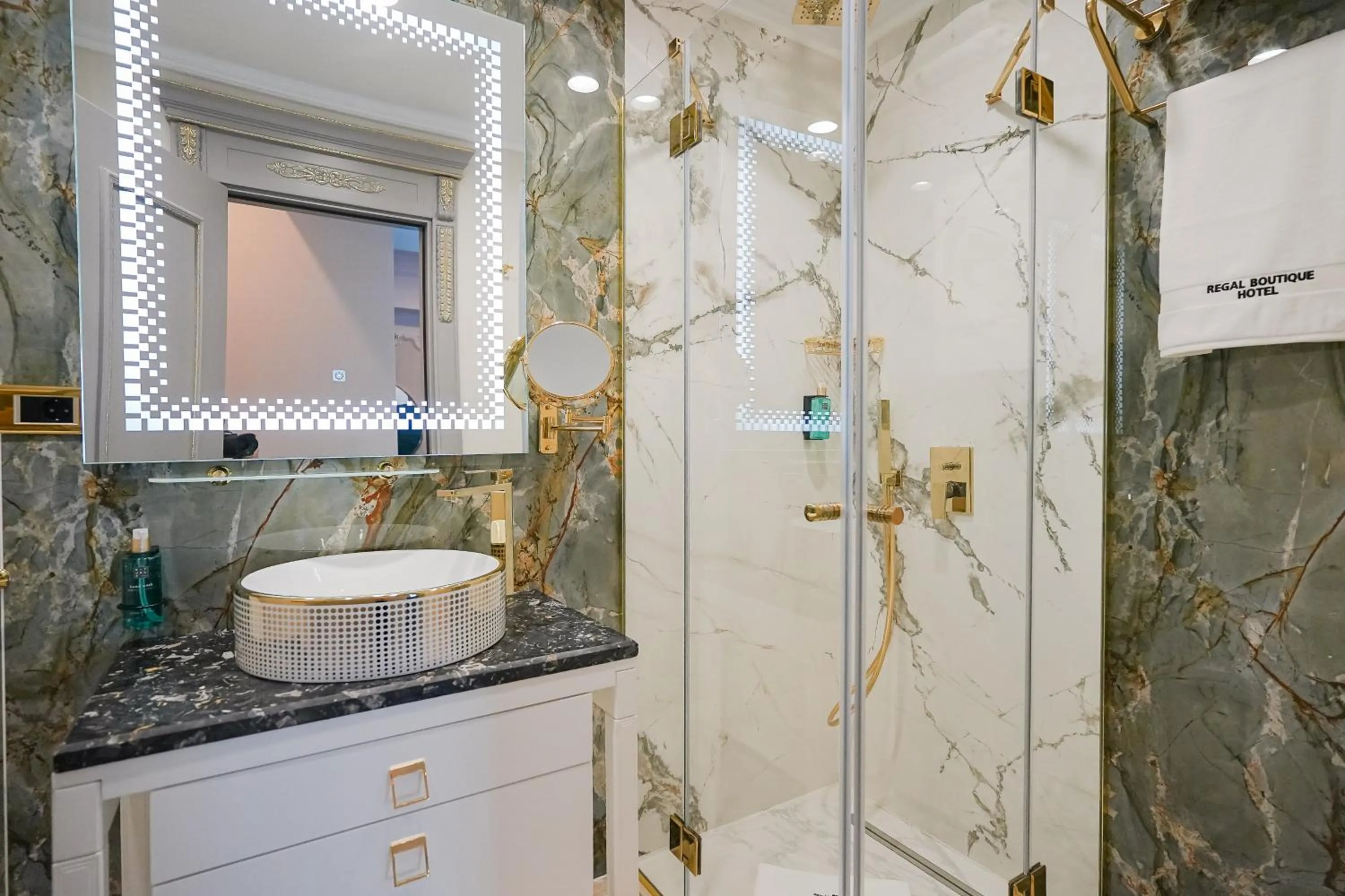 W Regal Boutique Hotel&Spa