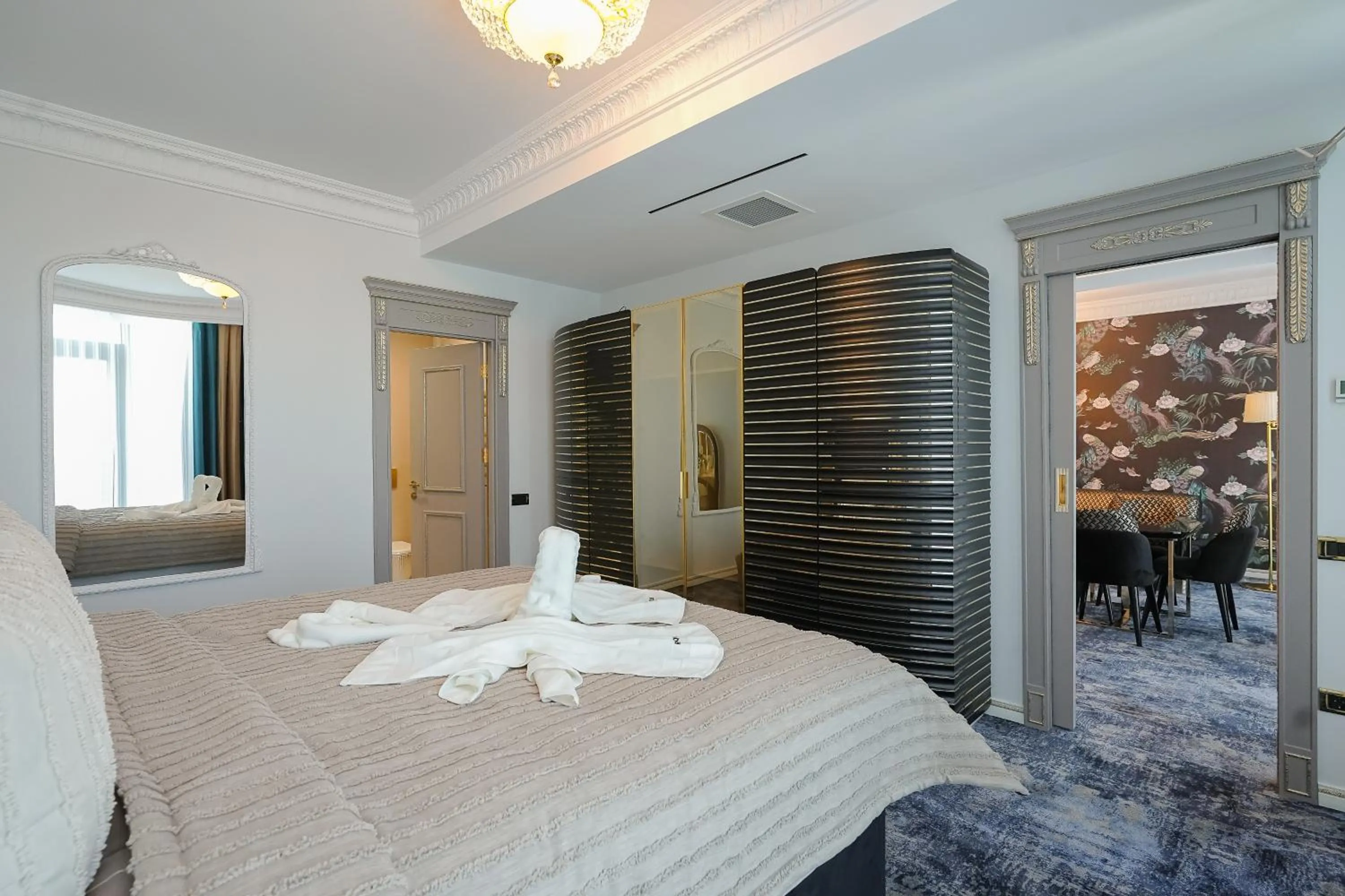 Bed in W Regal Boutique Hotel&Spa