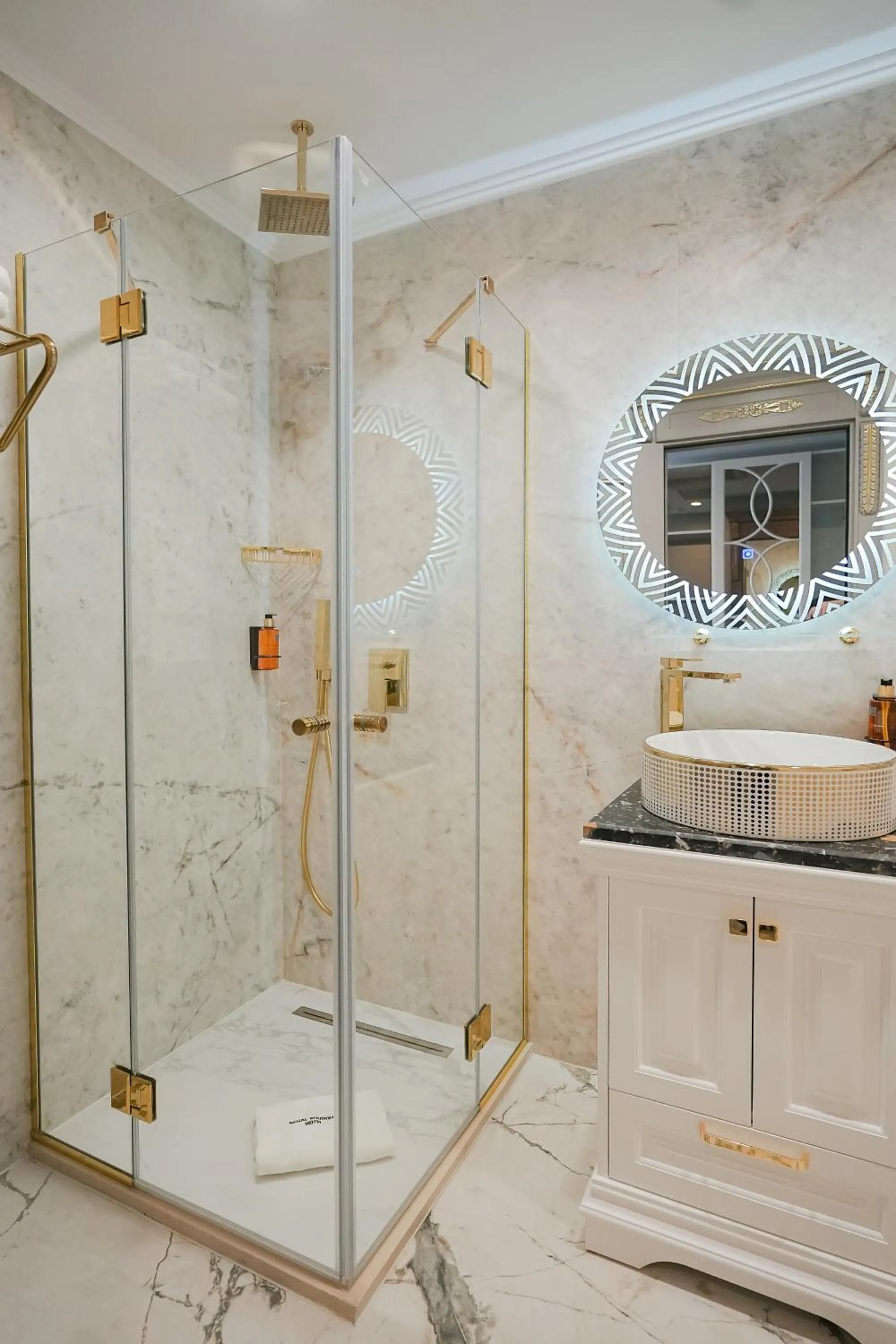 W Regal Boutique Hotel&Spa