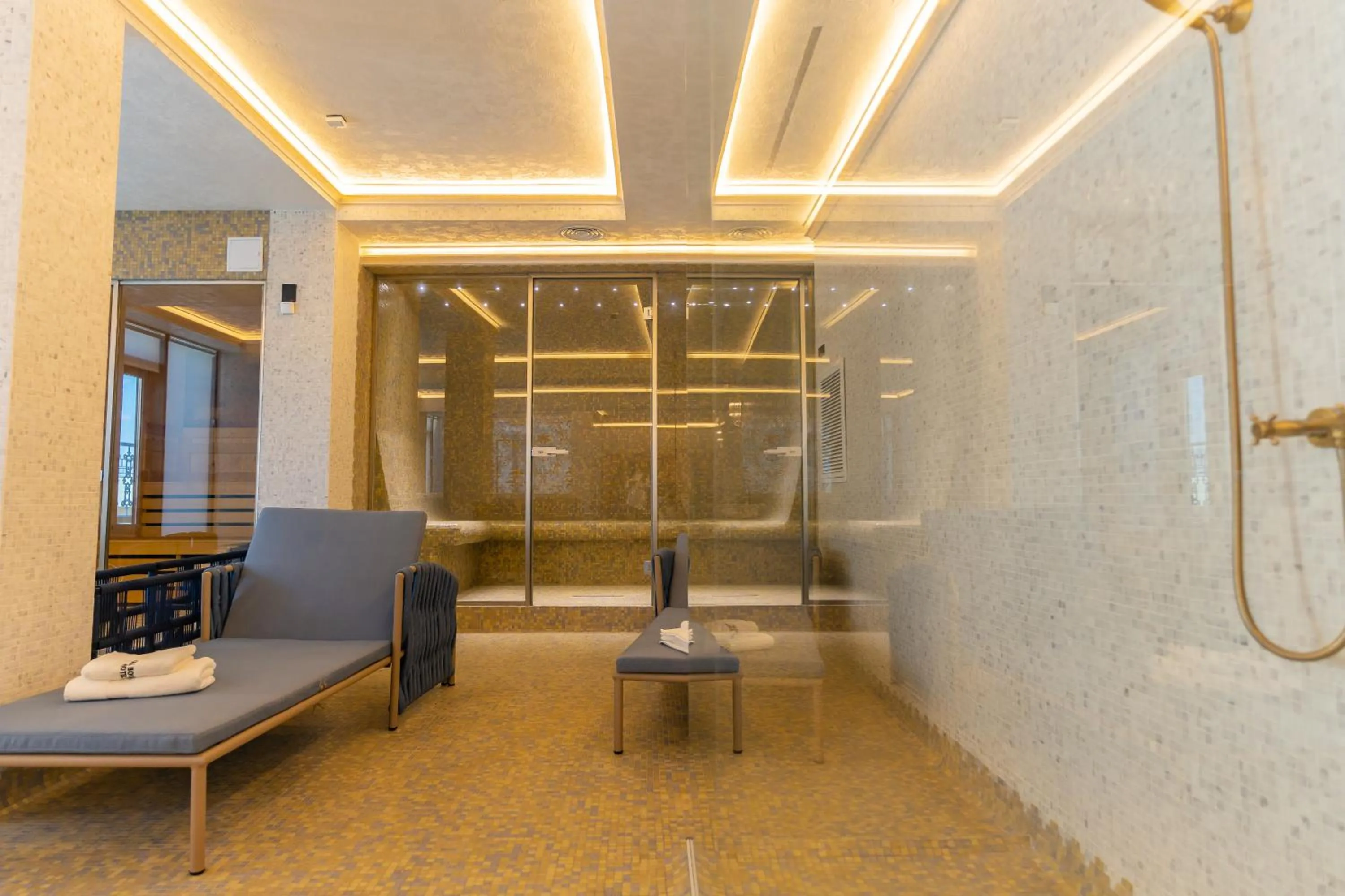 W Regal Boutique Hotel&Spa