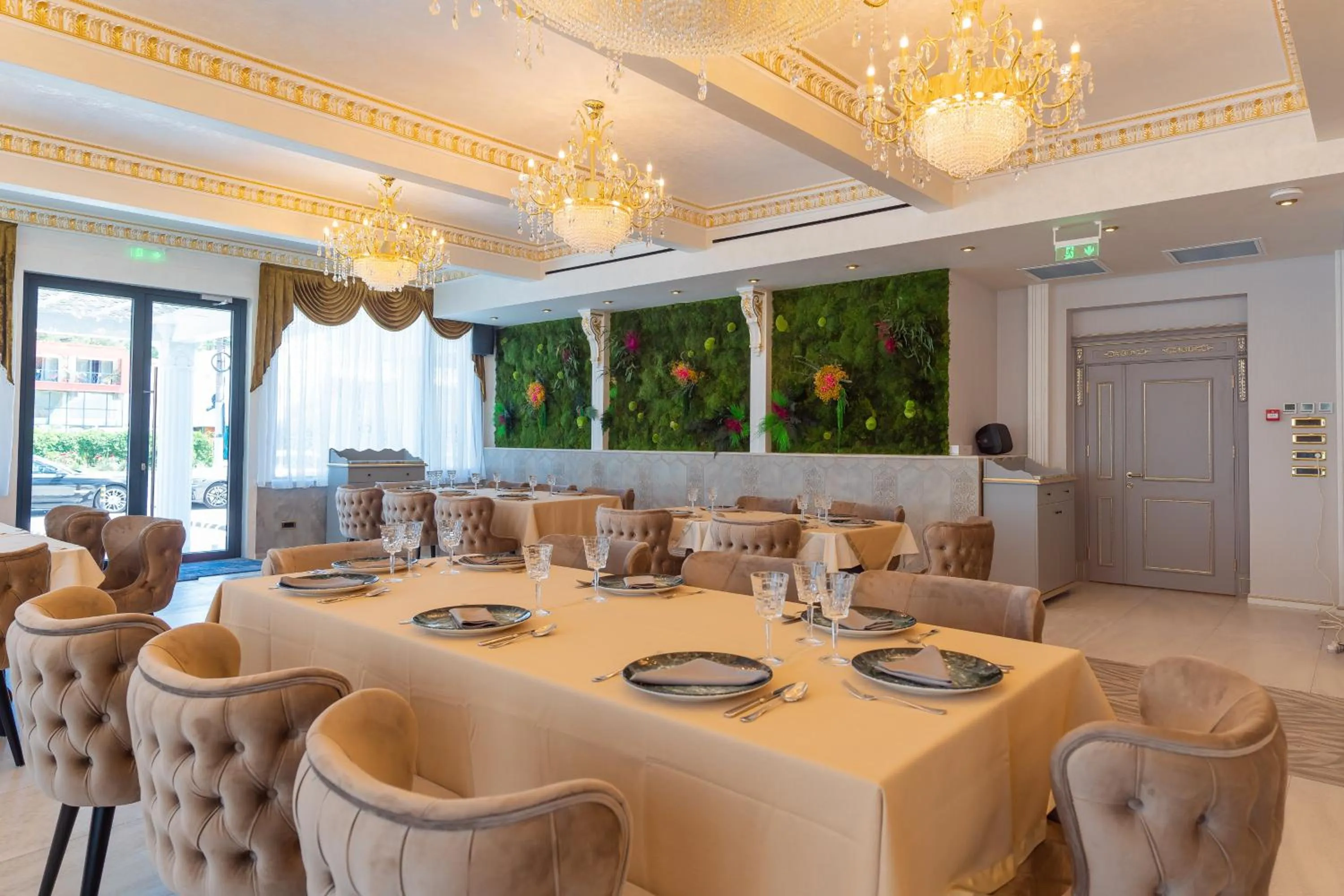 W Regal Boutique Hotel&Spa