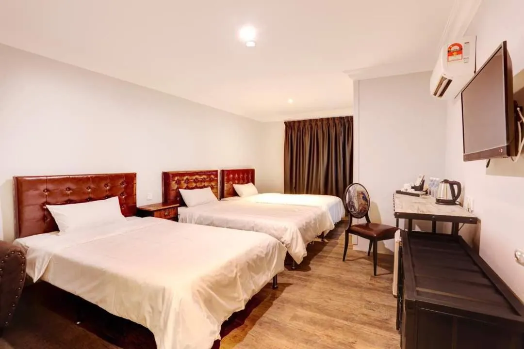 Seating area, Bed in Hotel Kristal