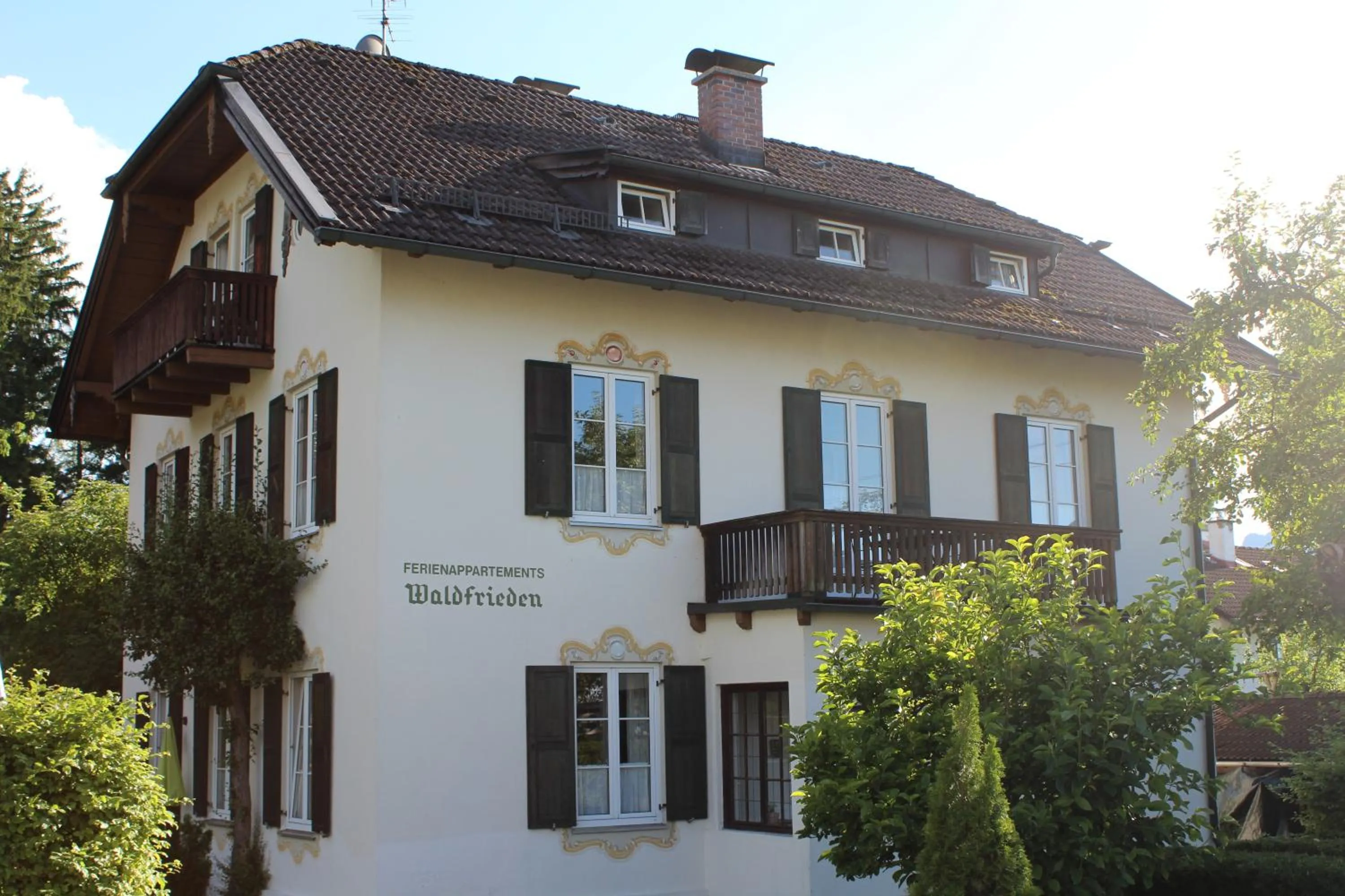 Villa Waldfrieden - Ferienwohnungen und -Haus