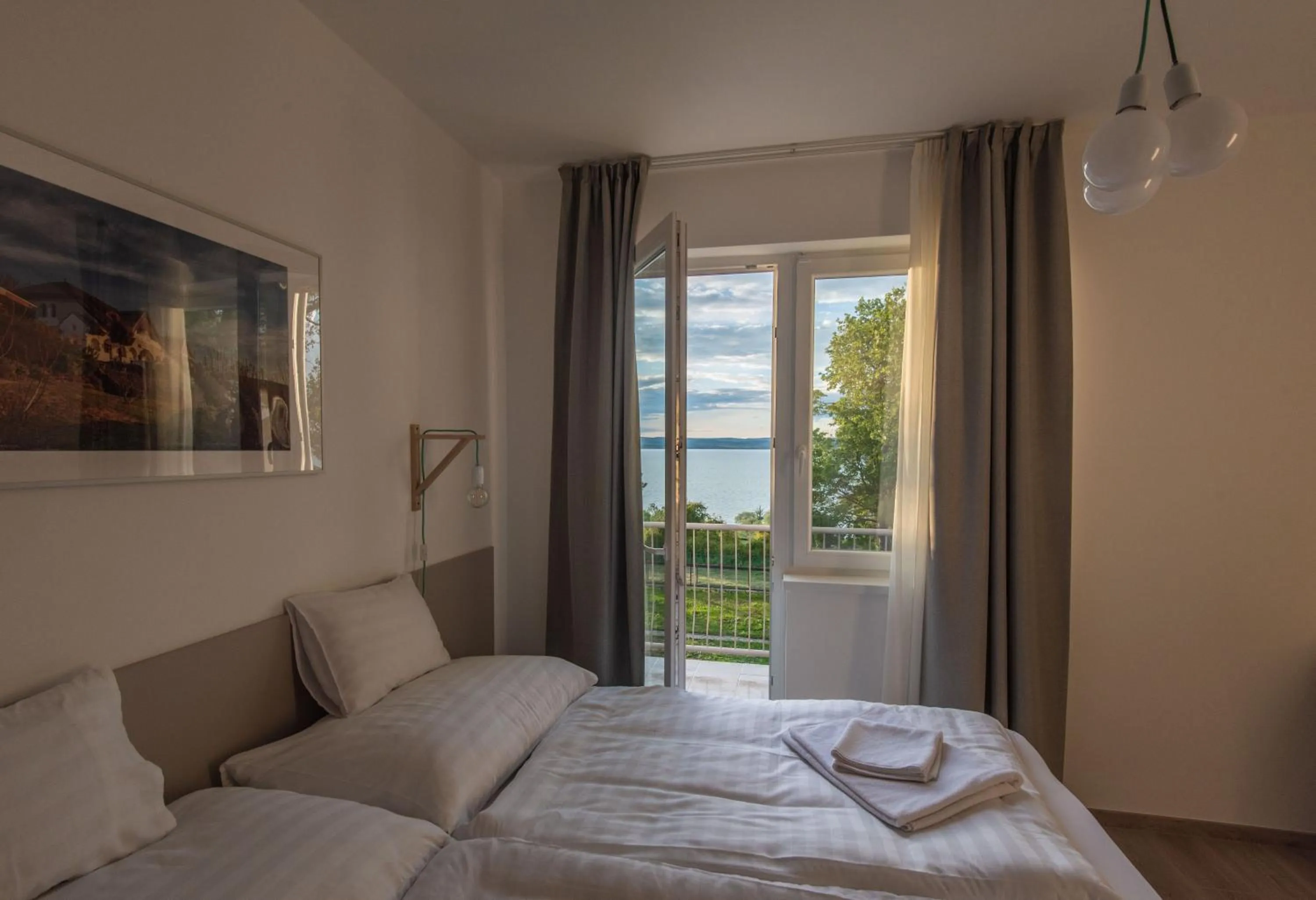 Bed in Magaspart Panzió