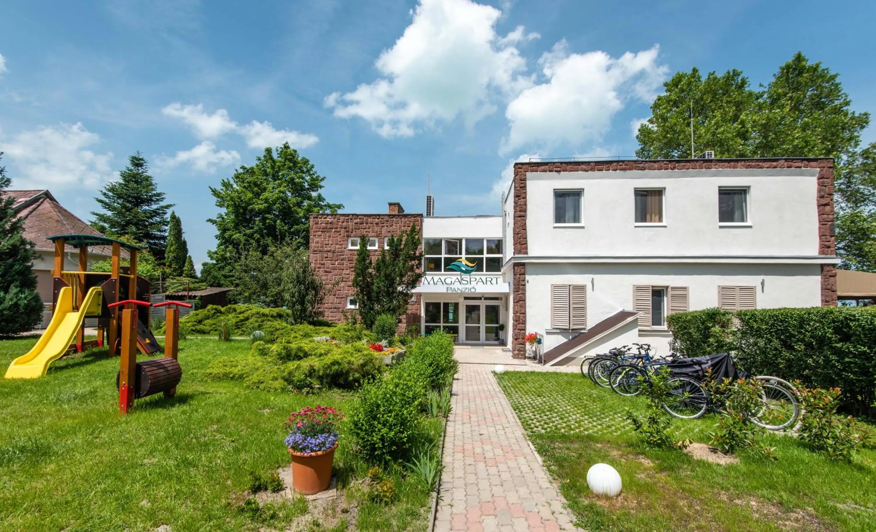 Property building in Magaspart Panzió