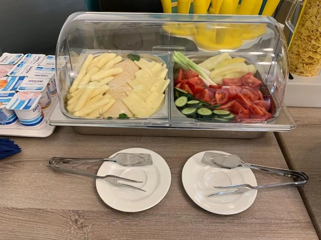 Buffet breakfast in Magaspart Panzió