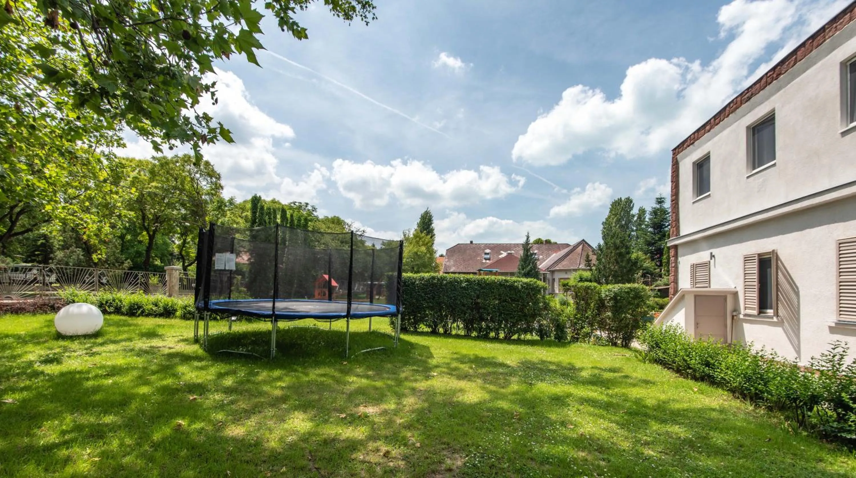 Property building in Magaspart Panzió