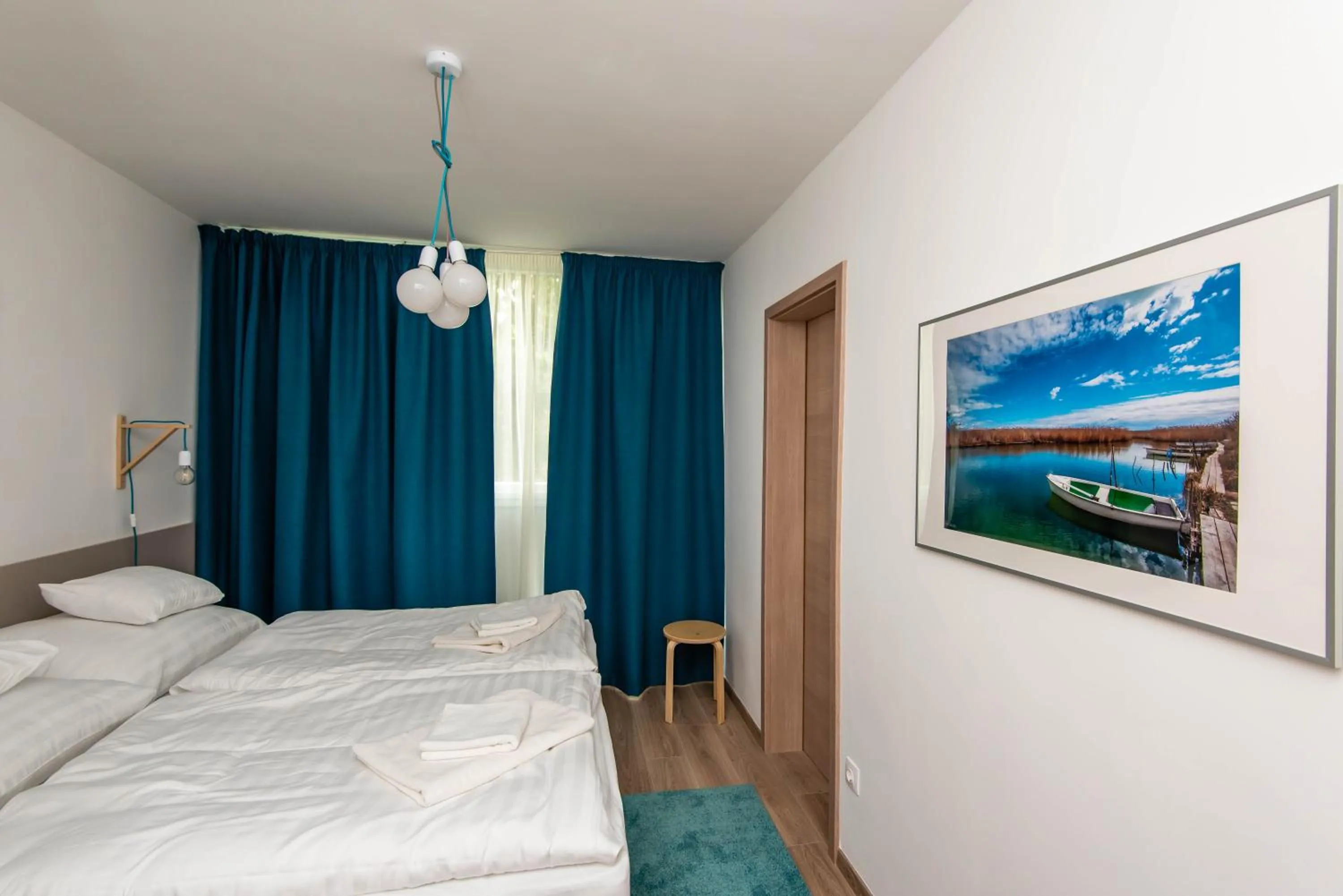 Photo of the whole room in Magaspart Panzió