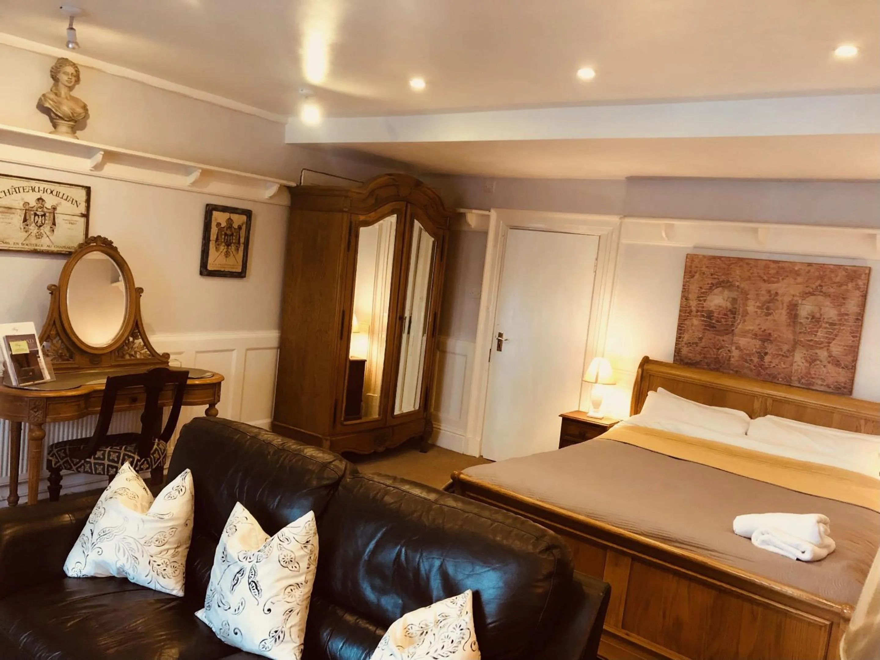 Bedroom, Bed in The Priory