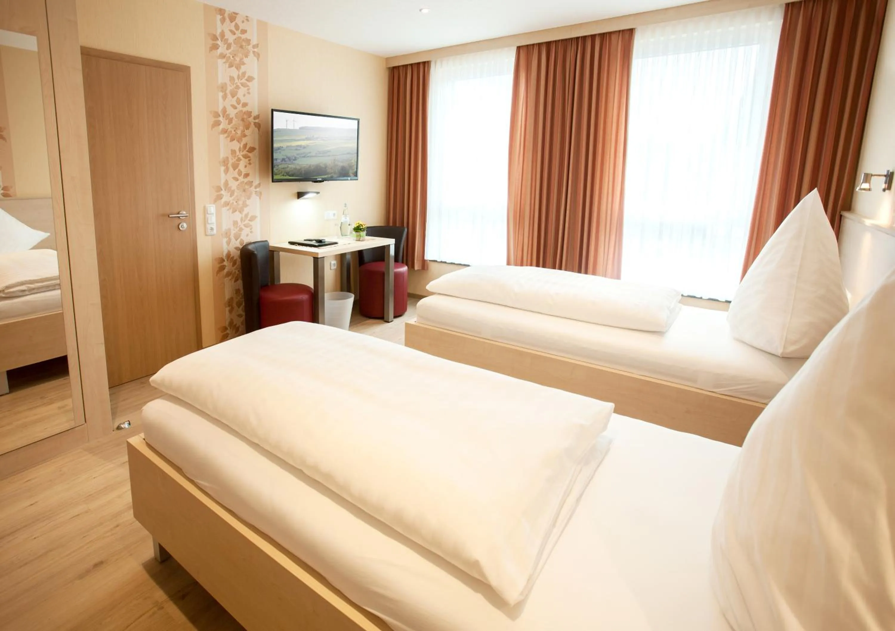 Photo of the whole room, Bed in Haus Hubertus