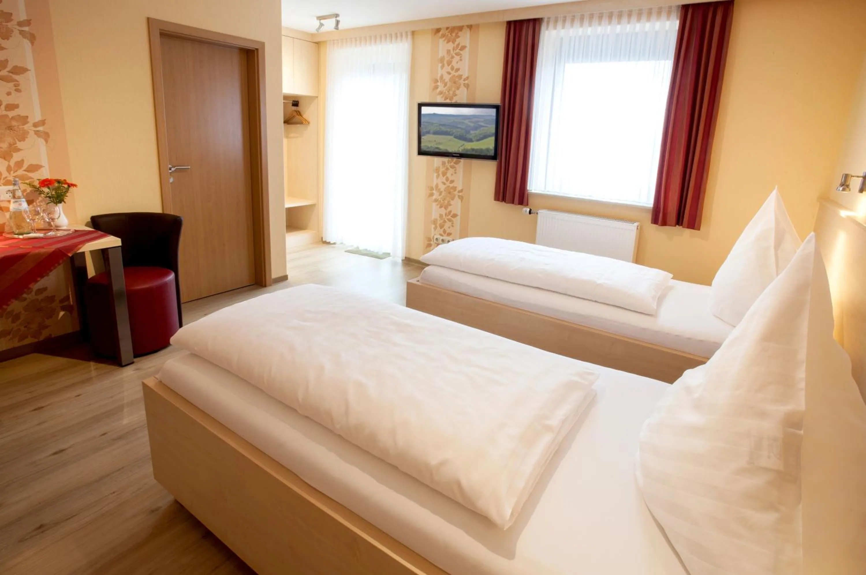 Photo of the whole room, Bed in Haus Hubertus