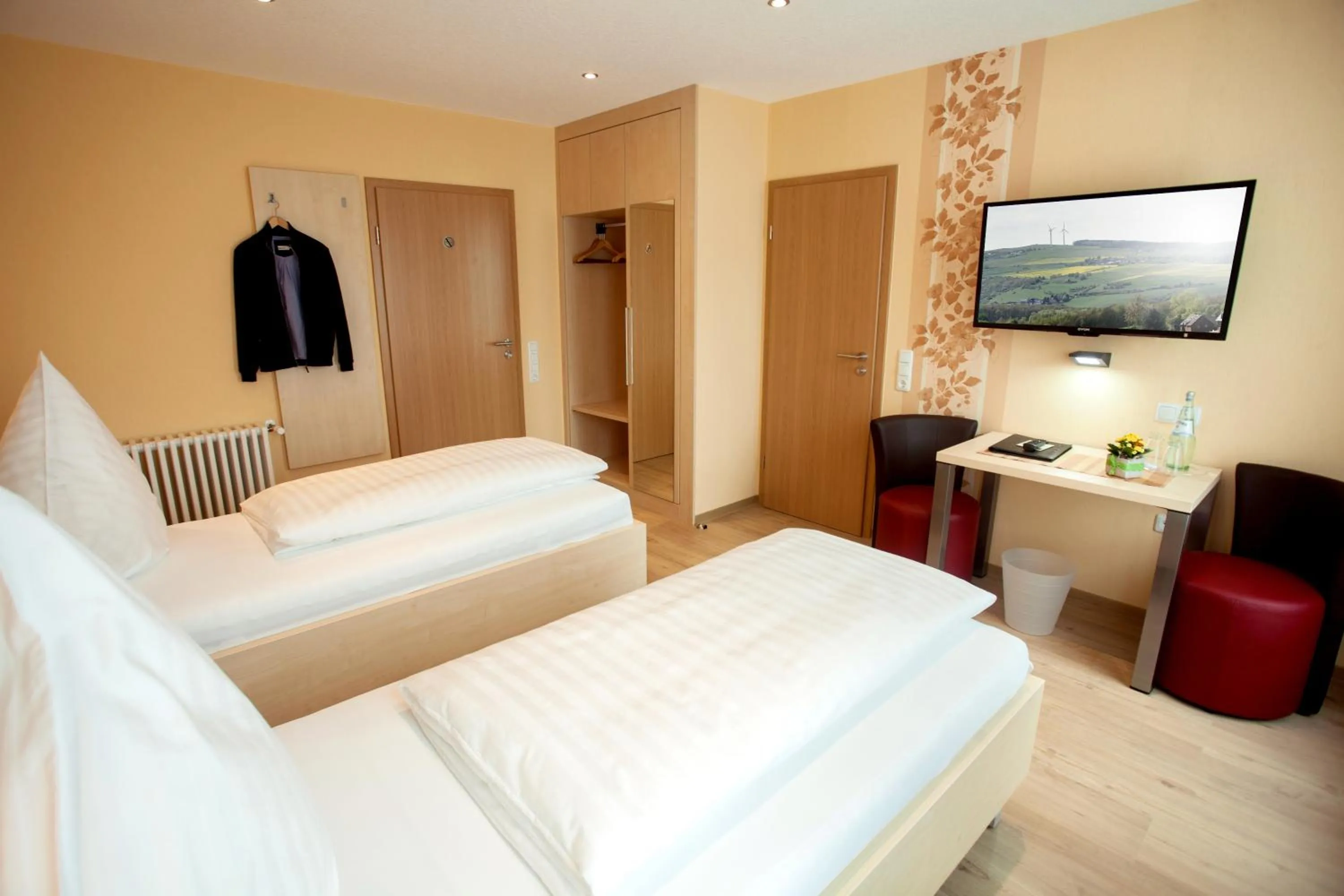 Photo of the whole room, Bed in Haus Hubertus