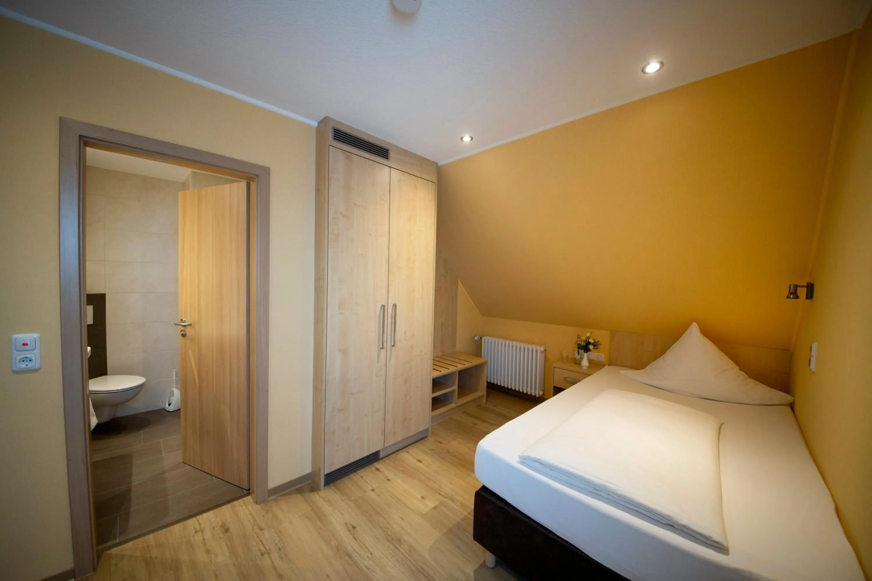 Photo of the whole room, Bed in Haus Hubertus