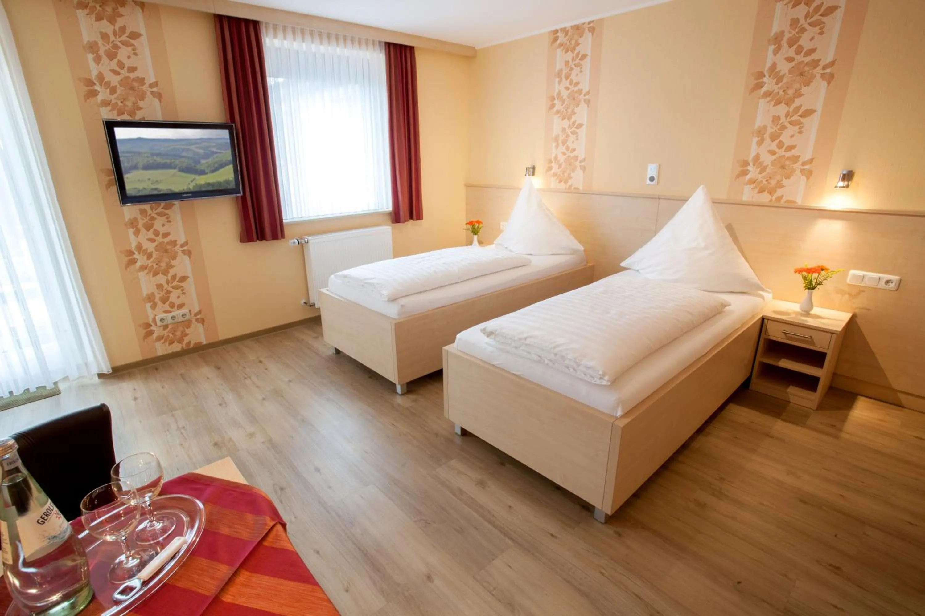 Photo of the whole room, Bed in Haus Hubertus