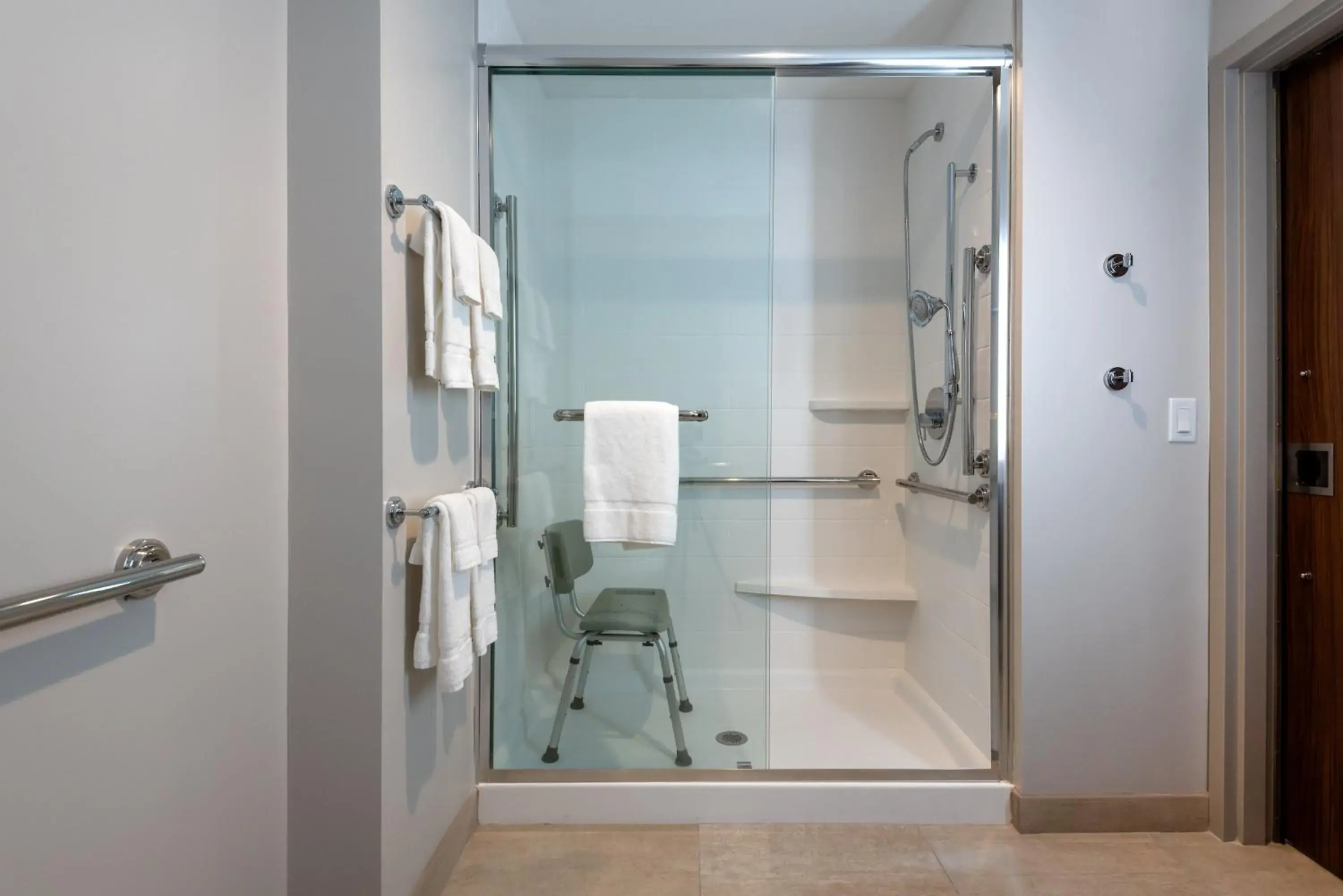 Deluxe Twin Room with Accessible Trans Shower - Non-Smoking in Holiday Inn Express & Suites - Punta Gorda by IHG Deluxe Twin Room with Accessible Trans Shower - Non-Smoking in Holiday Inn Express & Suites - Punta Gorda by IHG