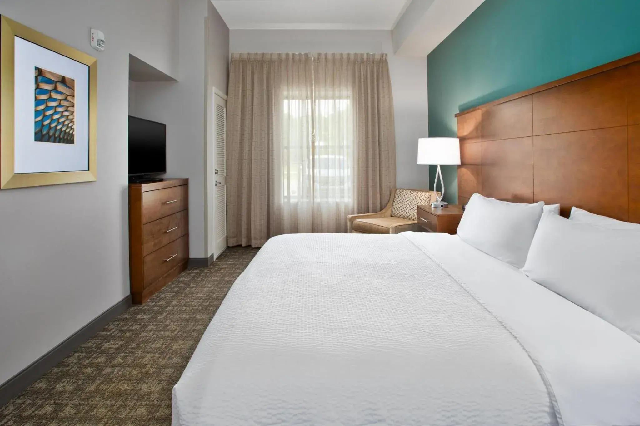 Double Room with Two Double Beds - Hearing Mobility Access with Tub - Non-Smoking in Staybridge Suites Auburn Hills by IHG Double Room with Two Double Beds - Hearing Mobility Access with Tub - Non-Smoking in Staybridge Suites Auburn Hills by IHG
