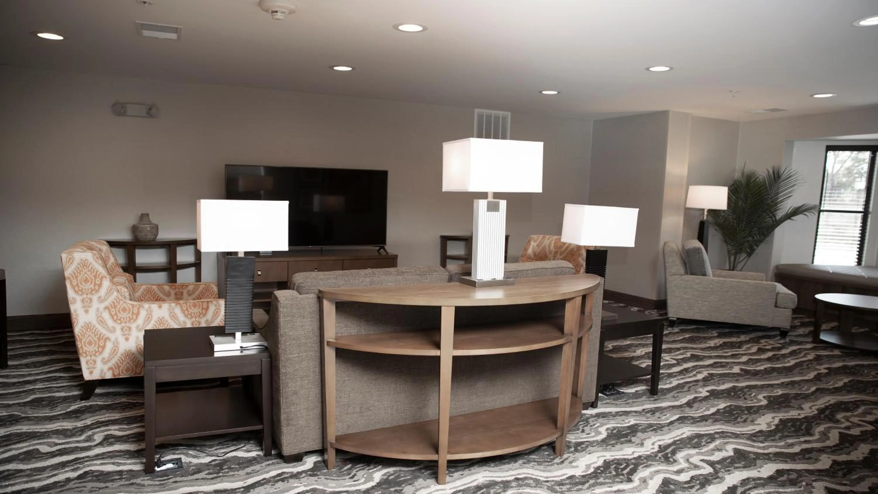 TV and multimedia in Staybridge Suites Auburn Hills by IHG