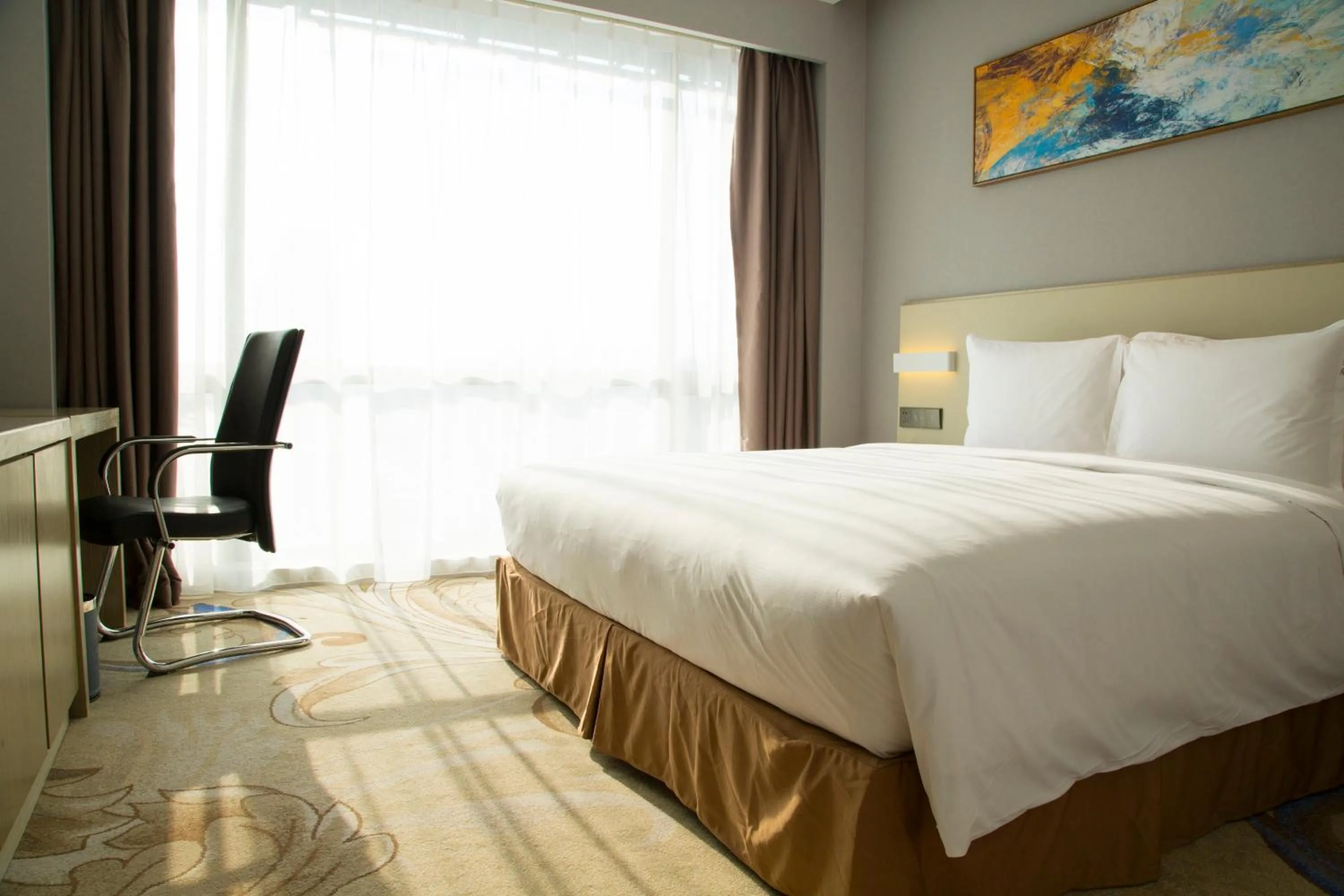 Photo of the whole room, Bed in Holiday Inn Express Anshan Downtown by IHG