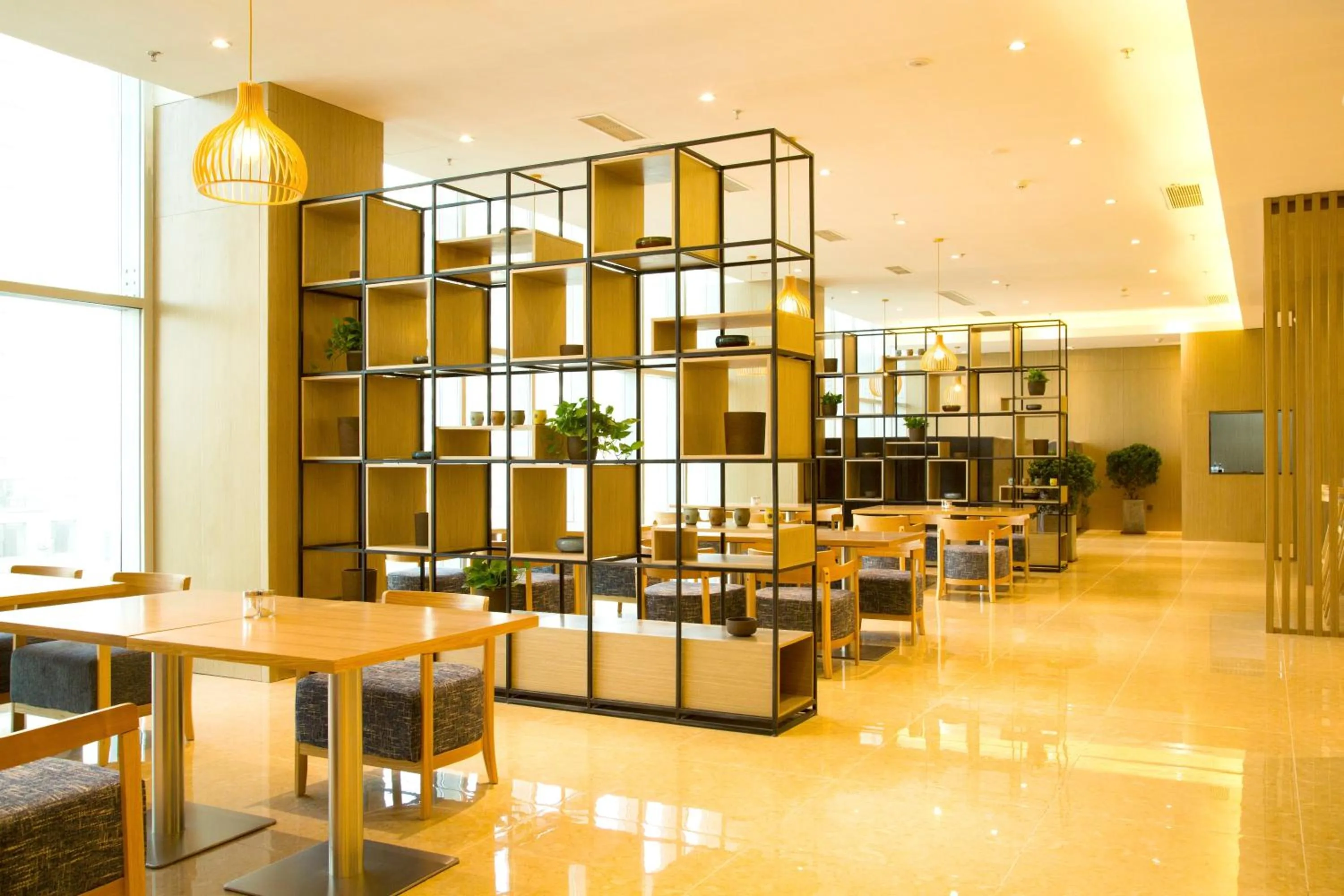 Restaurant/places to eat in Holiday Inn Express Anshan Downtown by IHG