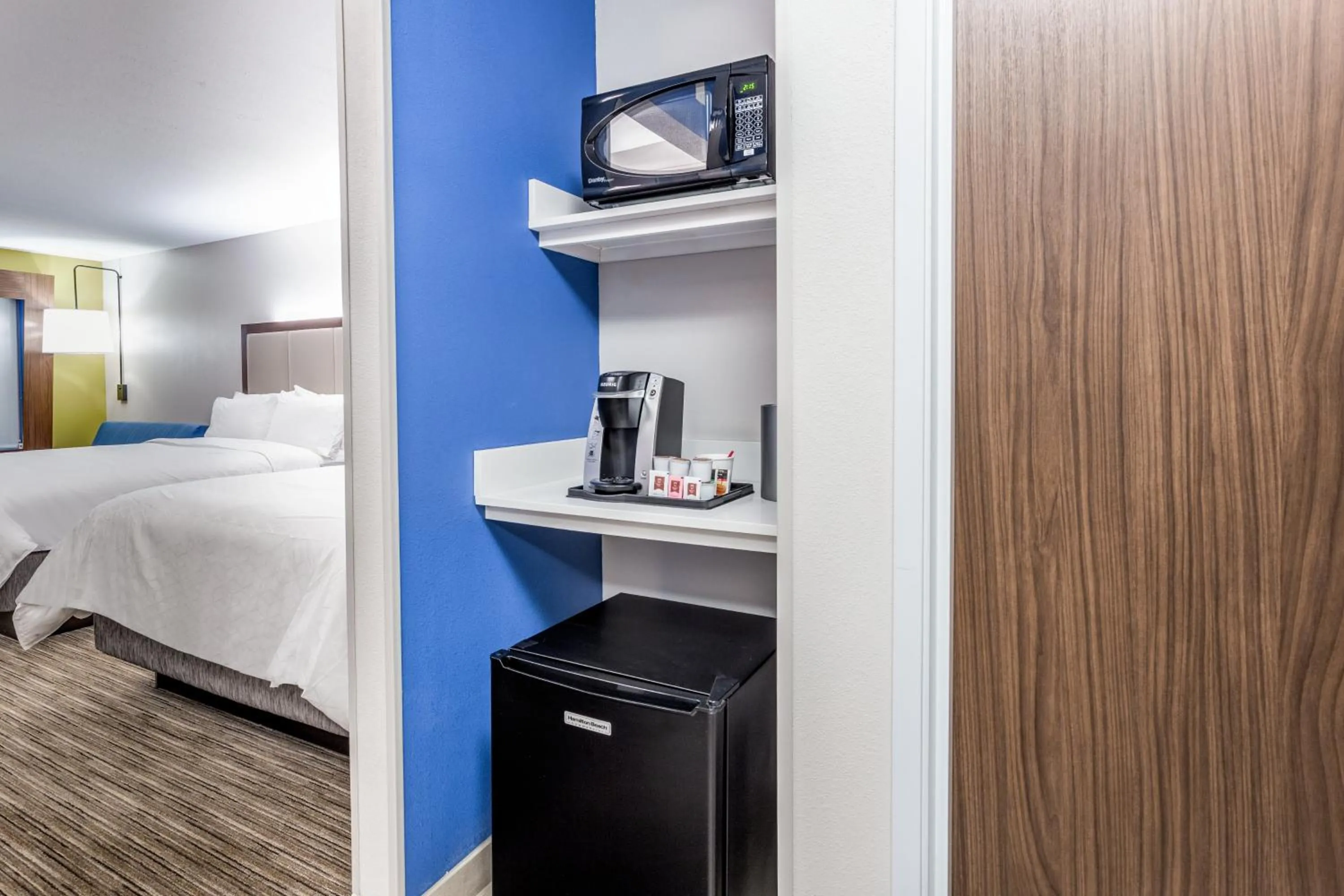 Bedroom, Bed in Holiday Inn Express & Suites Hammond by IHG