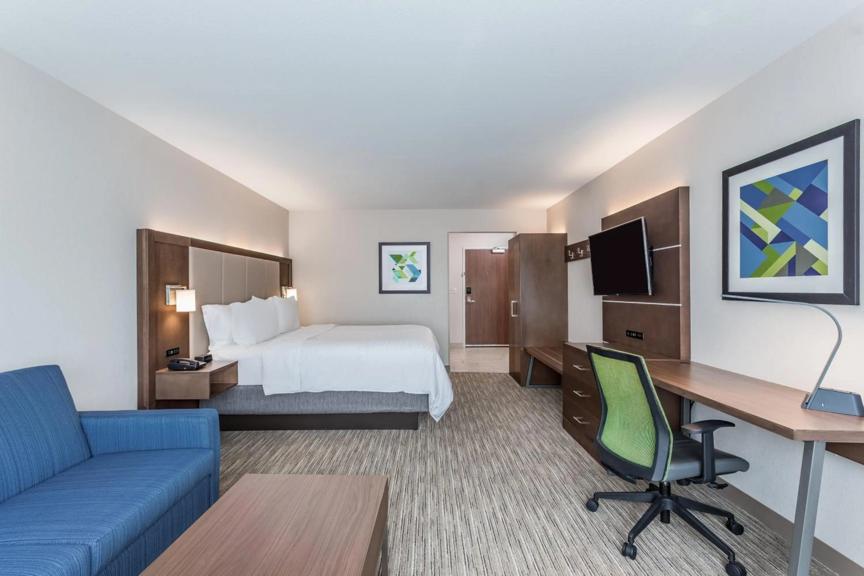Photo of the whole room, Bed in Holiday Inn Express & Suites Hammond by IHG
