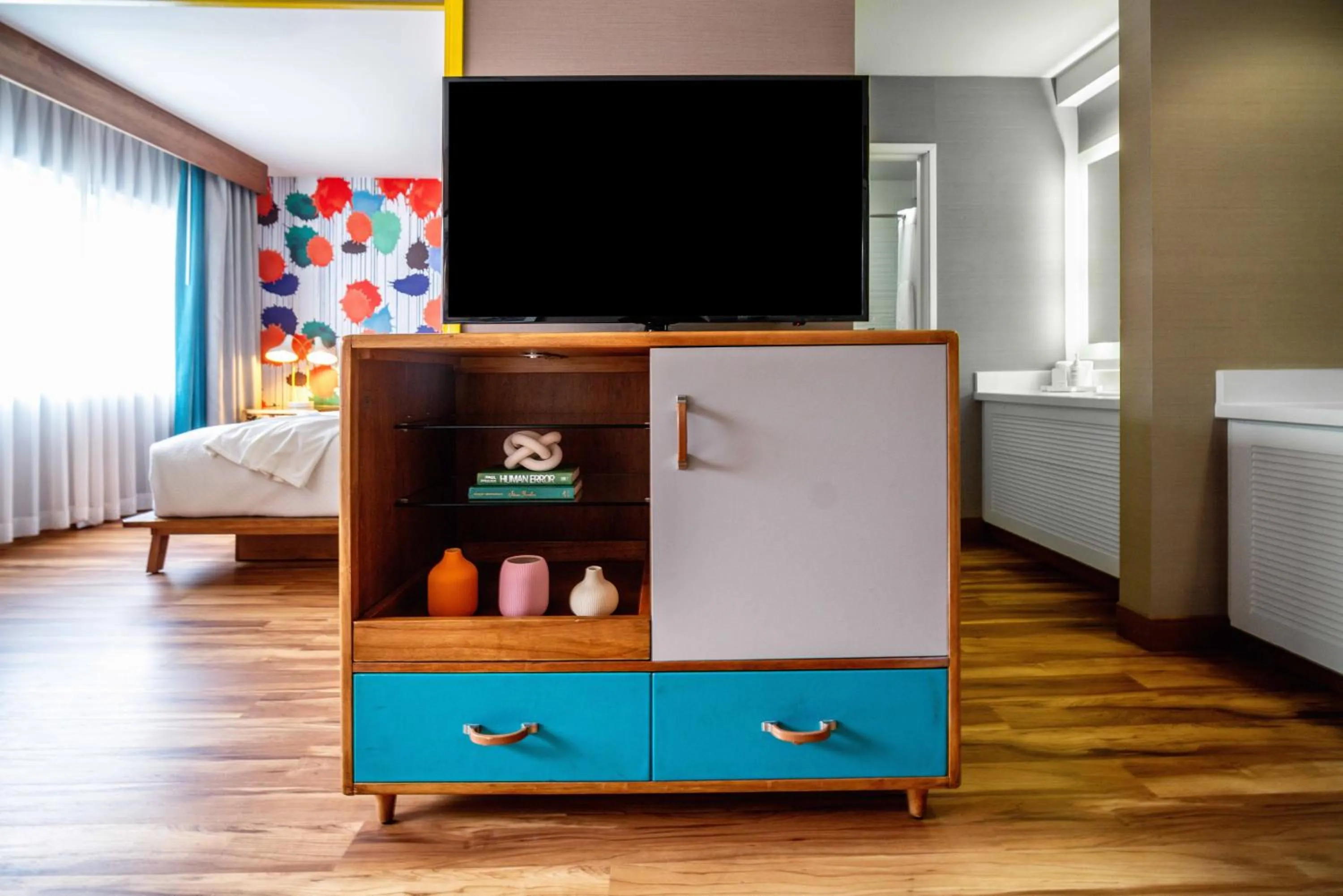 Living room, Bed in The Kinney - Venice Beach