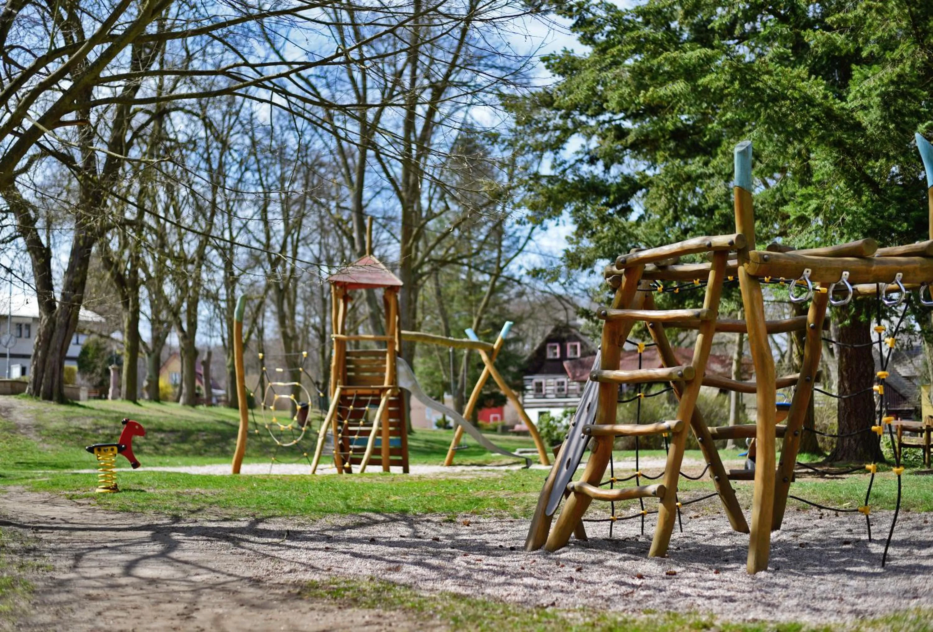 Children play ground in Lakepark Residence